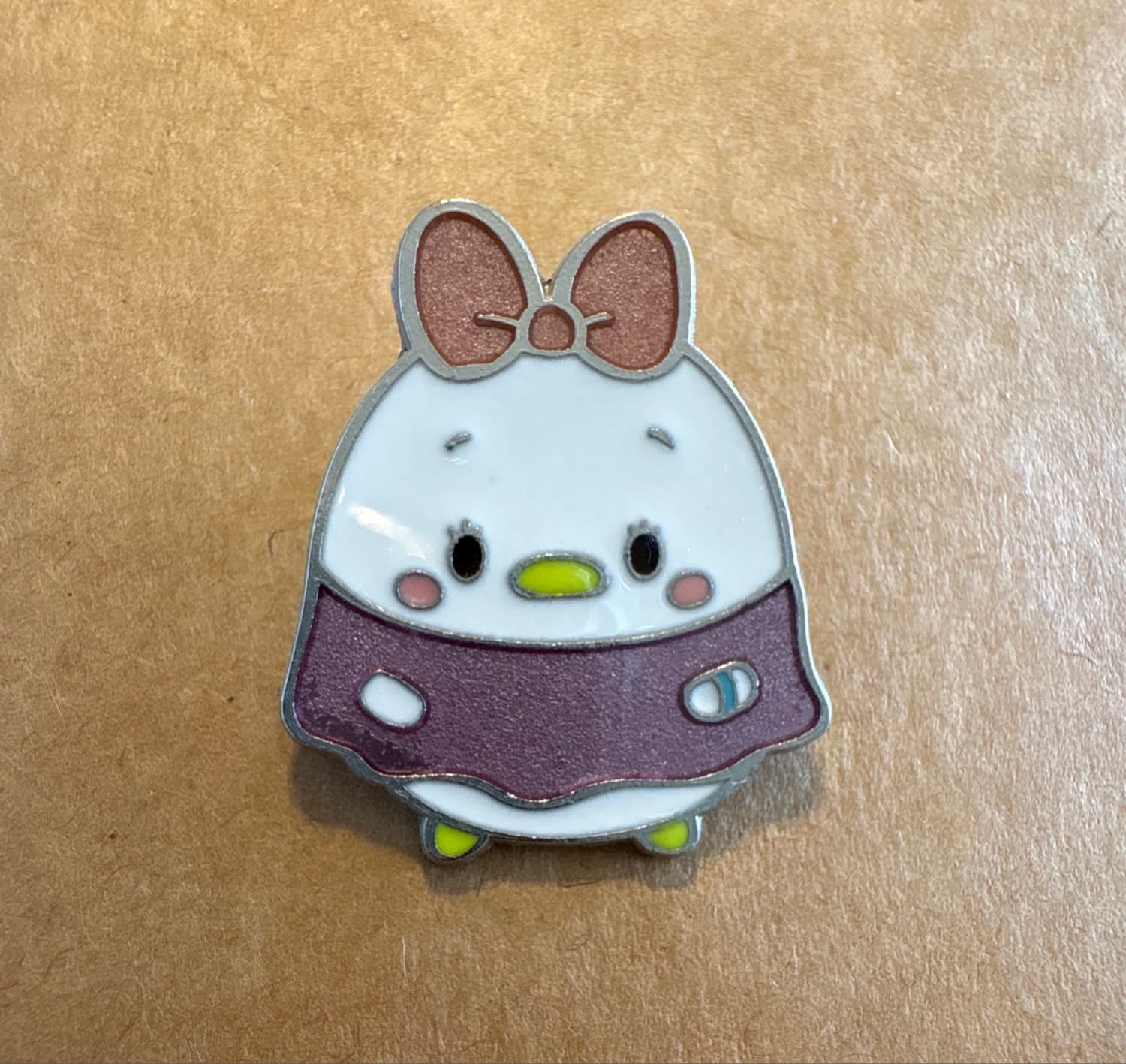 Daisy Duck Ufufy Tsum Tsum Easter Egg Pin - Hong Kong Disneyland 2017