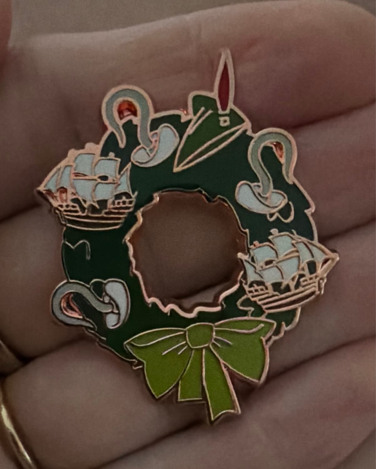 Disney 2023 Holiday Wreaths Christmas Mystery Box Set Peter Pan Captain Hook Pin