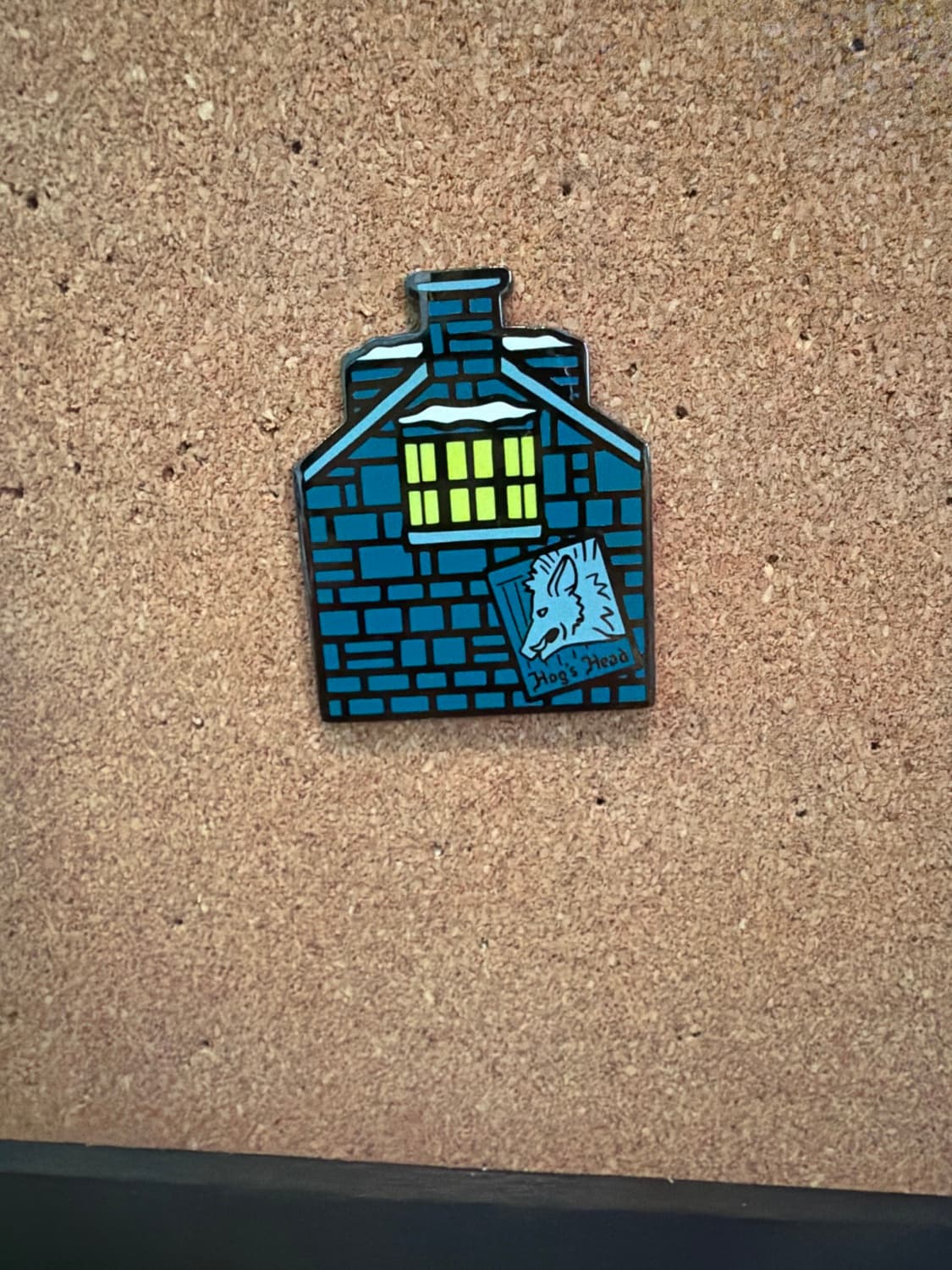 Wizarding World Harry Potter Hog's Head Pin front