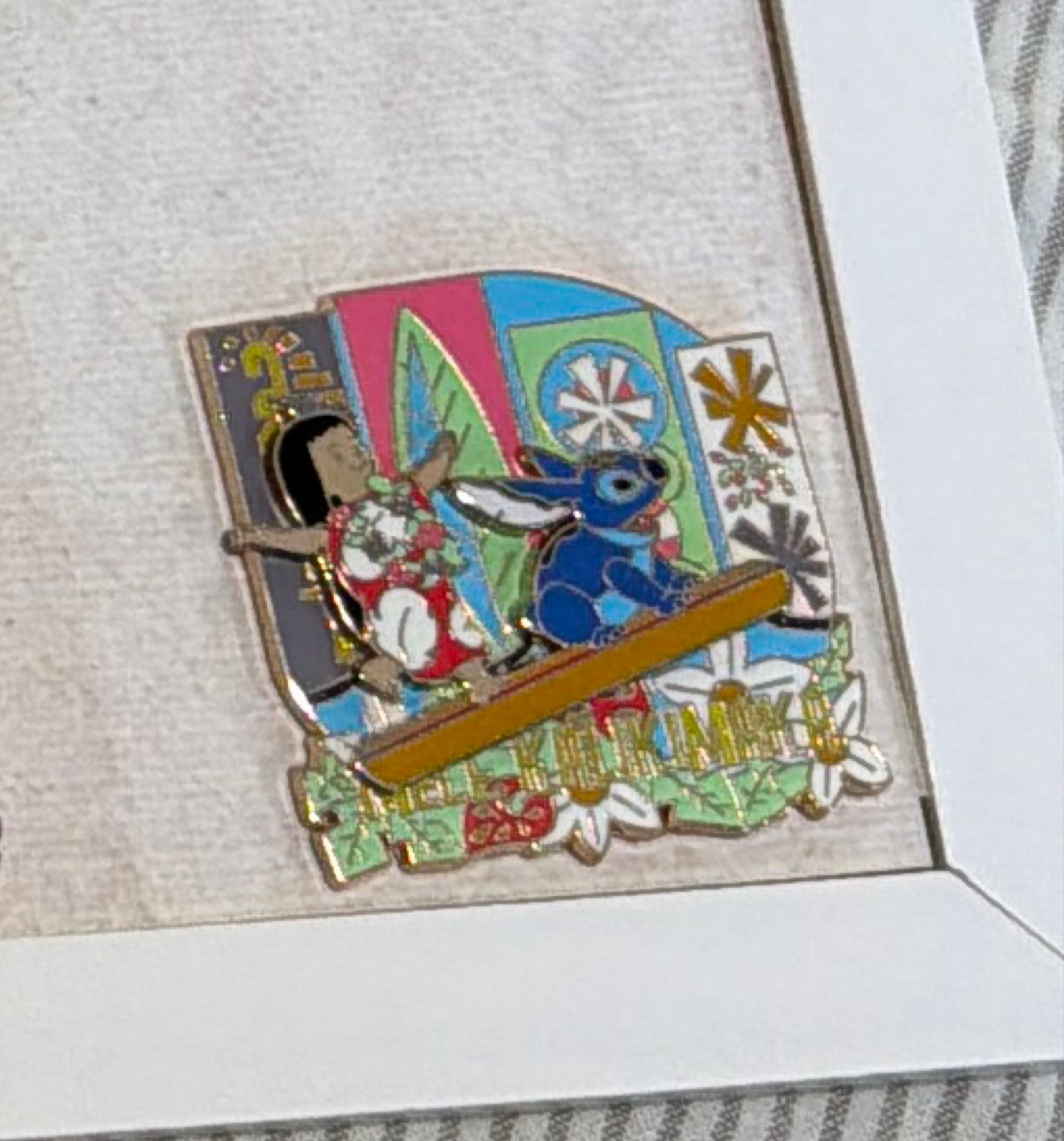 Mele Kalikimaka 2017 - It's a Small World - Lilo & Stitch Pin