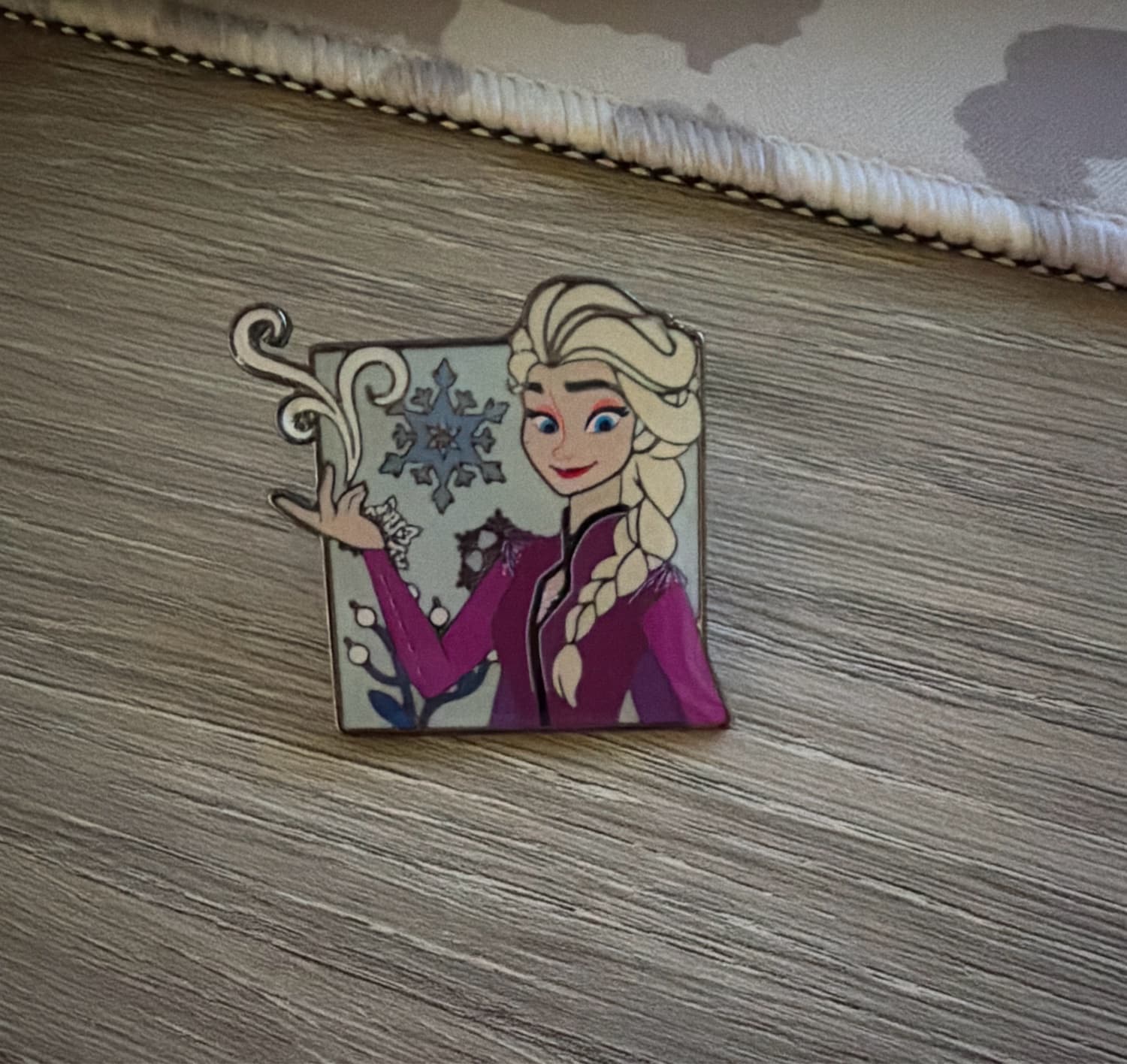 Elsa (Frozen Classic Mystery Pin)