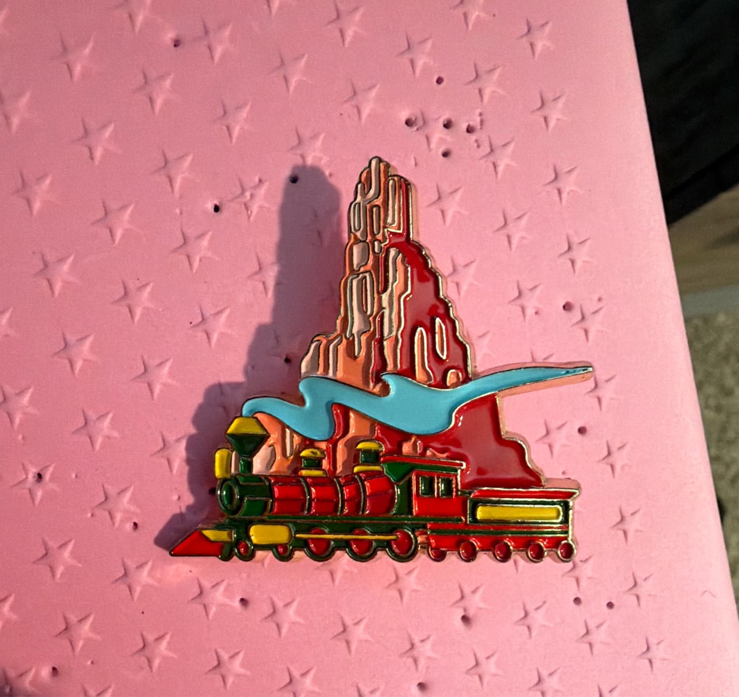 Minnie Mouse: The Main Attraction - Big Thunder Mountain Railroad front