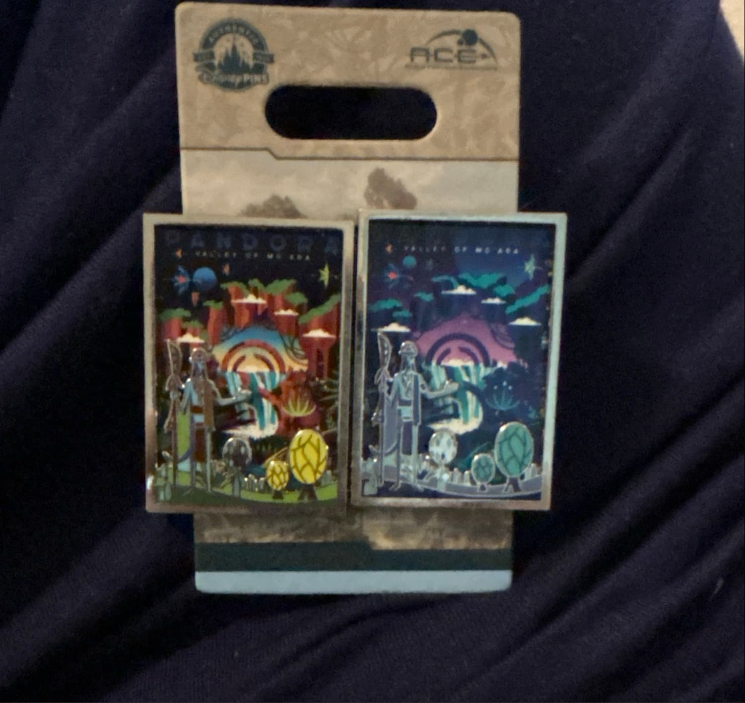 Pandora Valley of Mo'ara 2-Pin Set (Day and Night) front