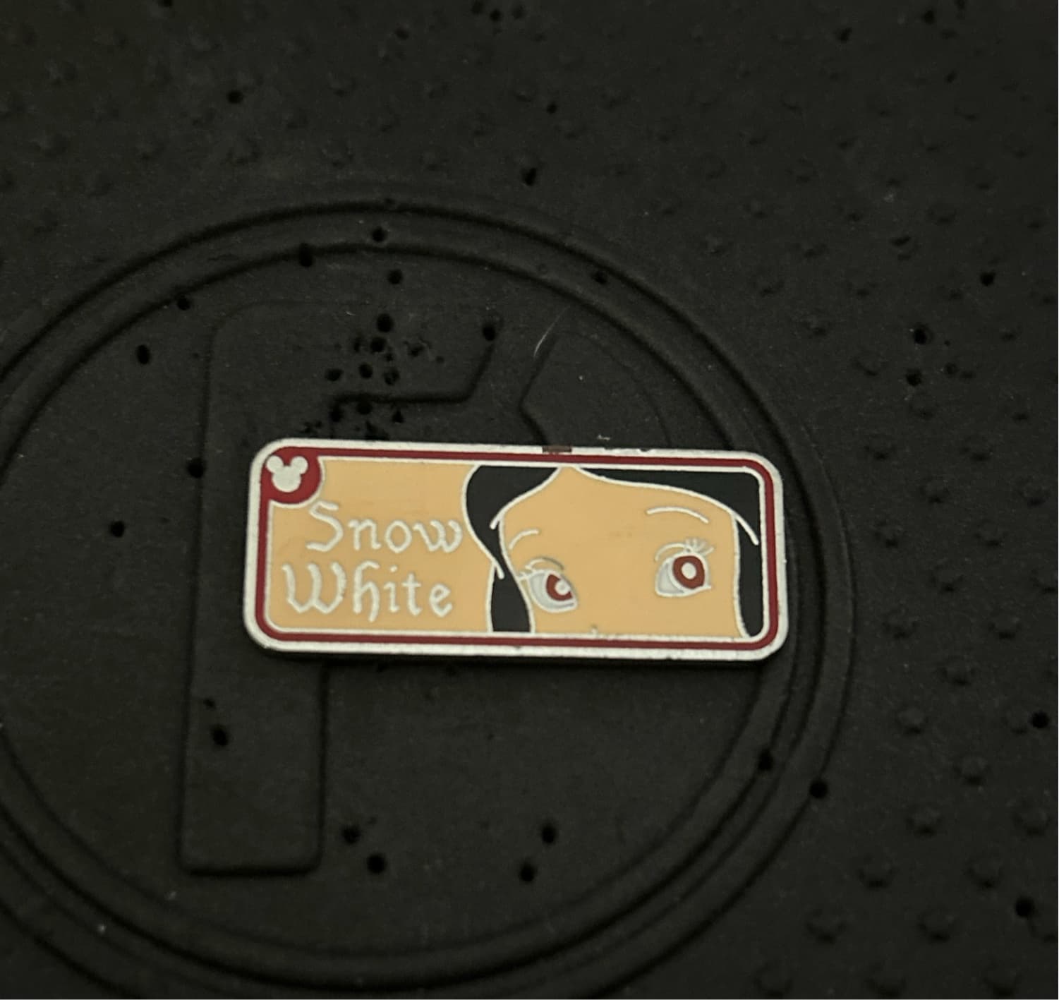 Snow White - Hidden Mickey Princess Eyes front