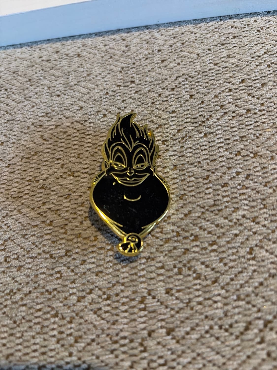 Ursula - Black and Gold Villains front