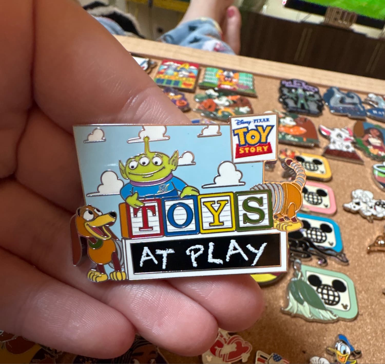 Toy Story - Toys At Play Slinky Dog & Little Green Alien front