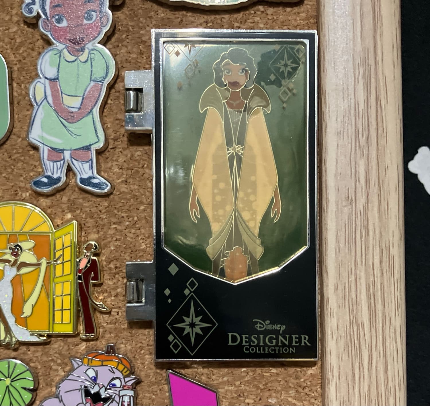 Ultimate Designer Collection Tiana Princess And The Frog Hinged Pin