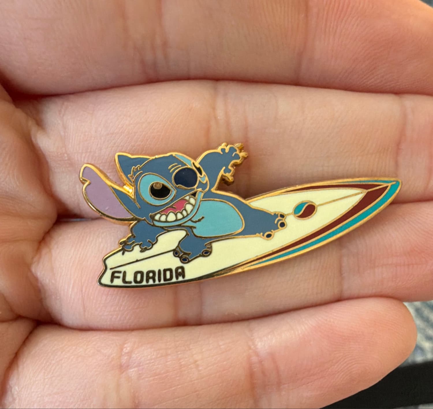 Jerry Leigh - Florida Series - Stitch Surfing Disney Pin