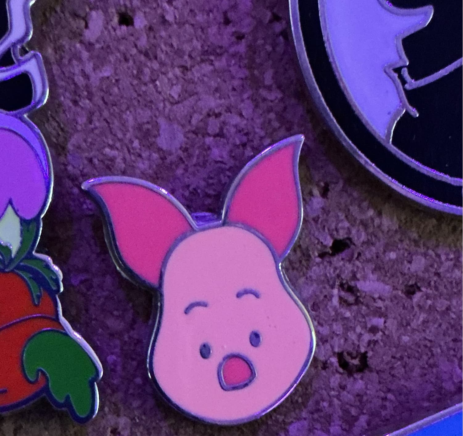 Piglet Head Pin front