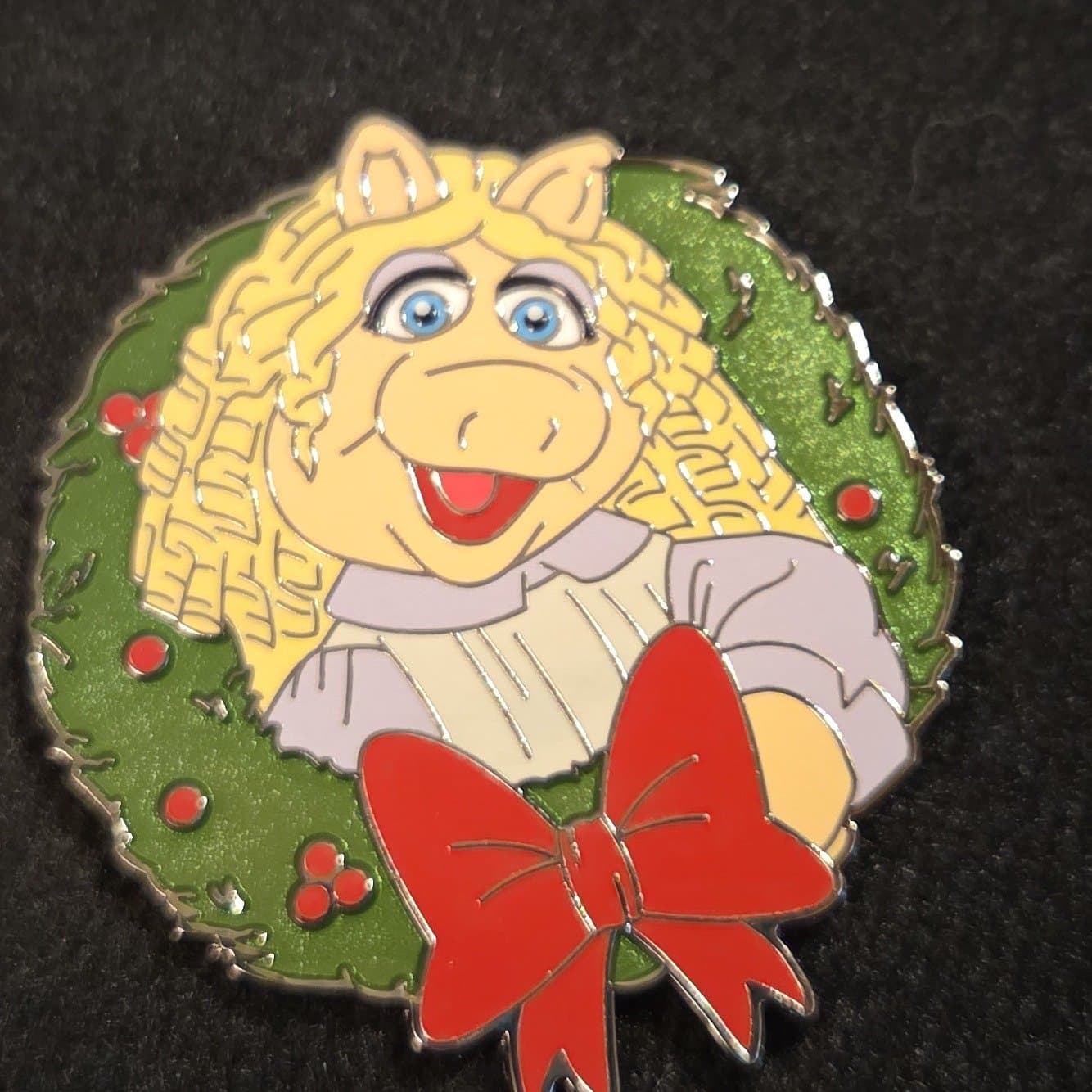 Miss Piggy (as Belinda) in Wreath - The Muppet Christmas Carol Advent Calendar front