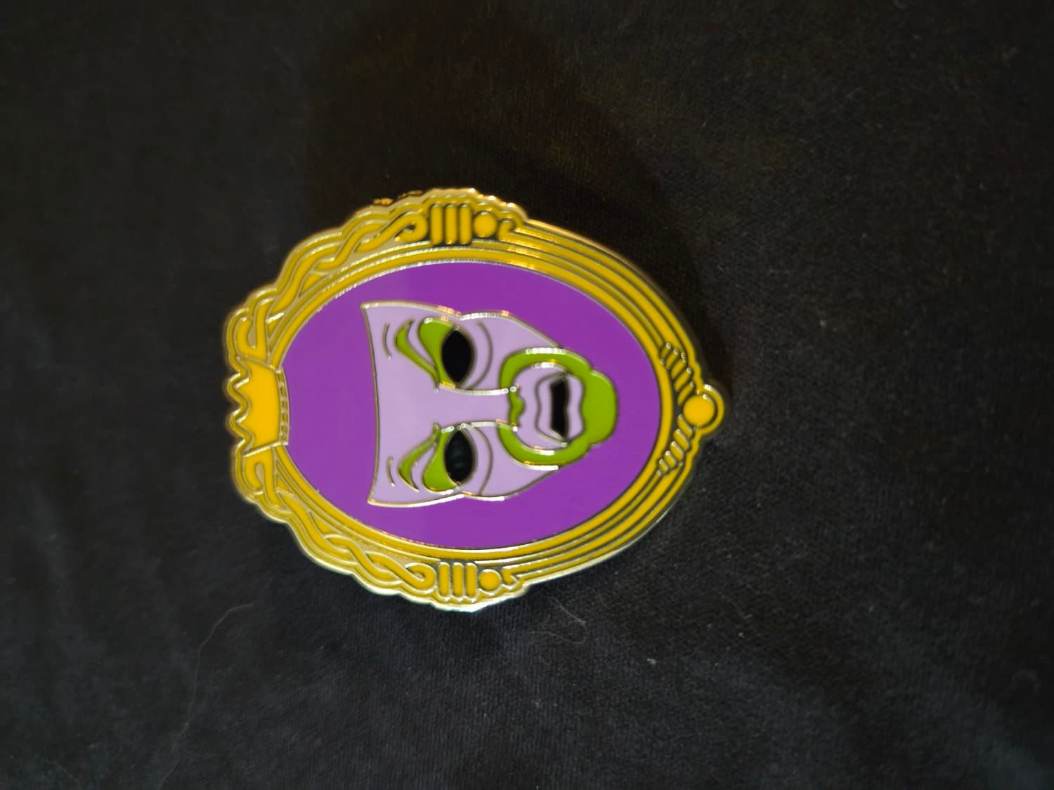 Magic Mirror - Disney Villain Sidekicks Portrait Blind Box Pin