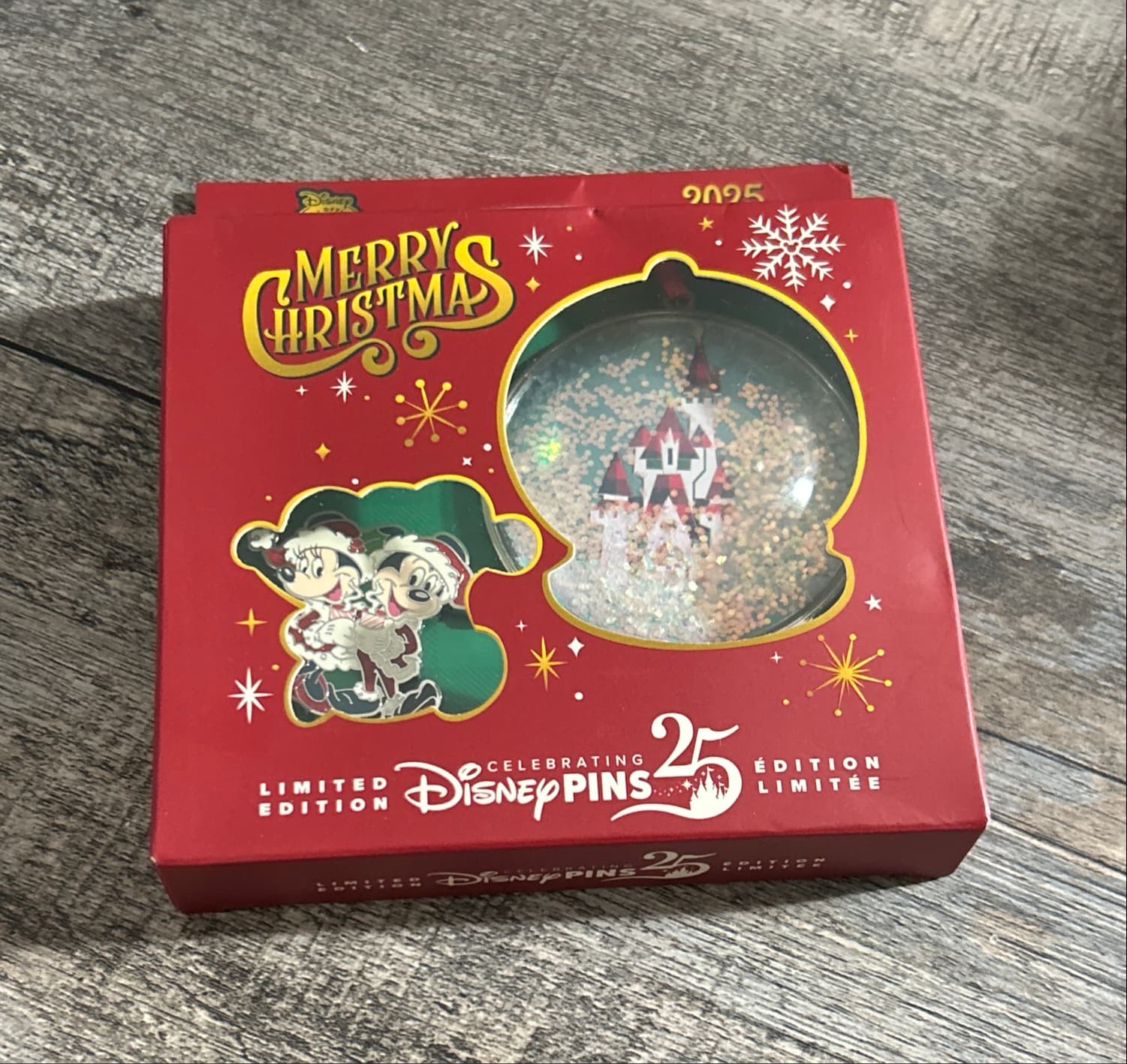 Mickey and Minnie Mouse Merry Christmas 2025 Limited Edition Pin Set