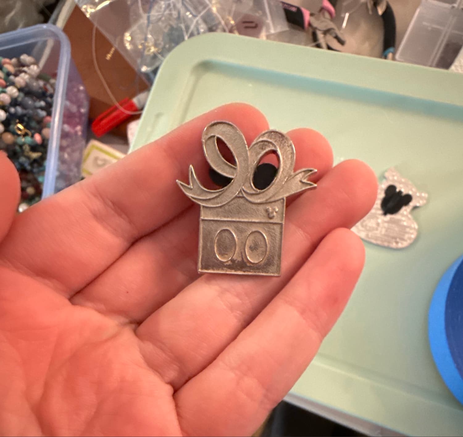 Mickey Mouse Gift Box with Bow Hidden Mickey Pin