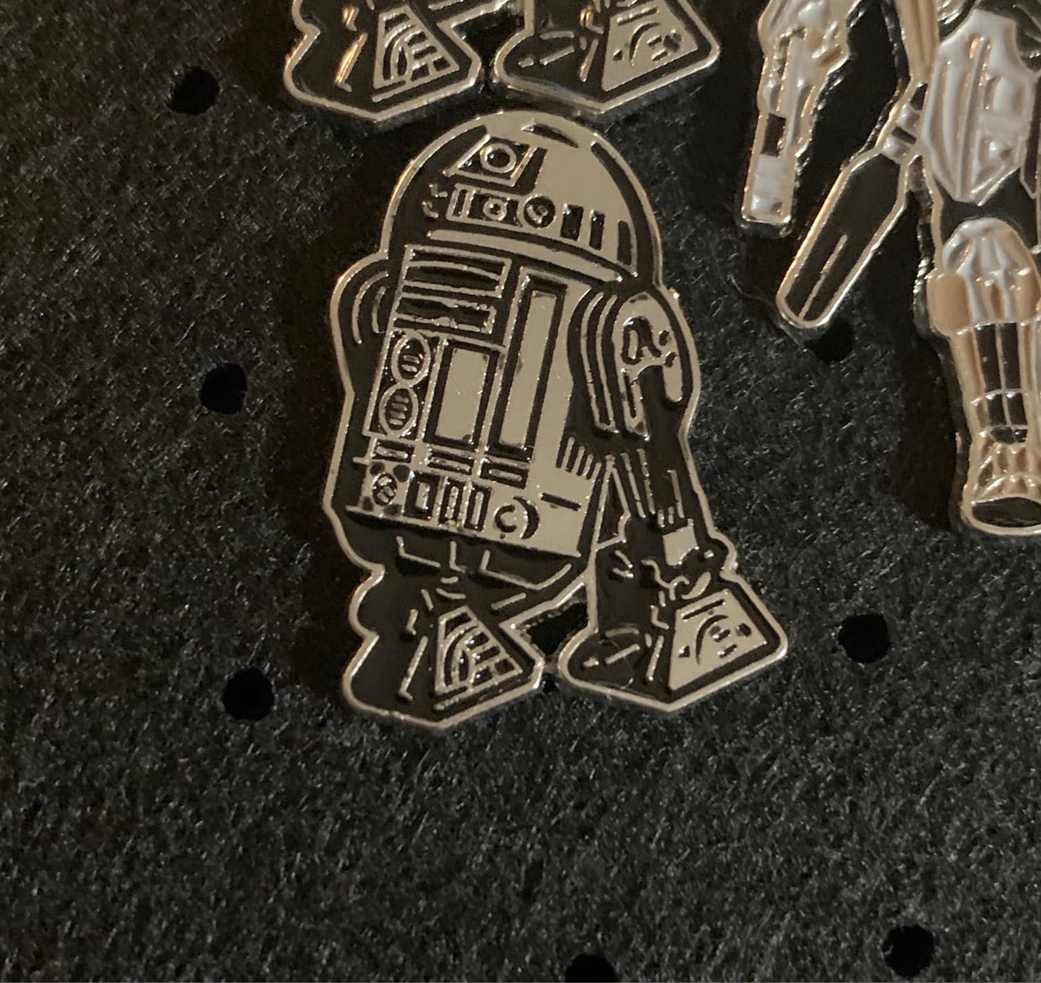 R2-D2 Classic Standing Open Edition Pin - Star Wars