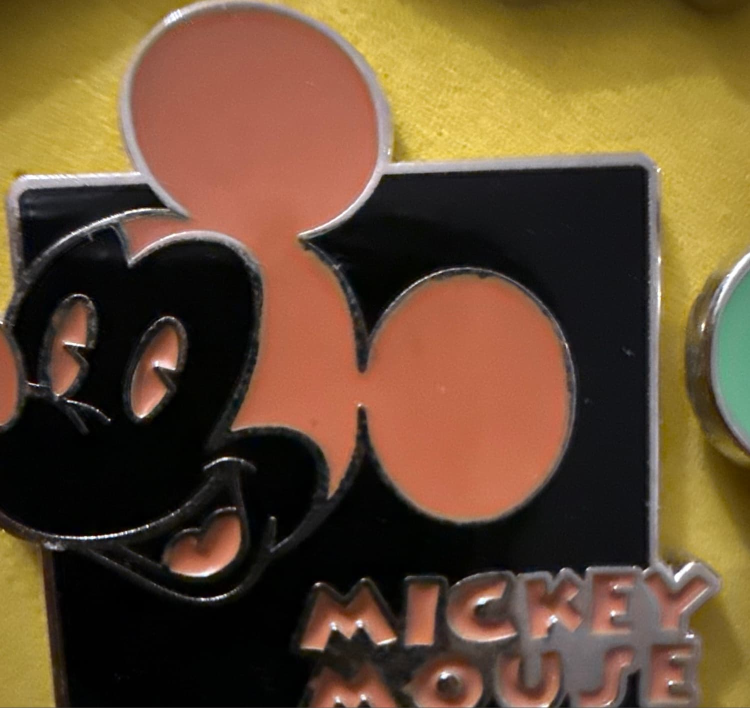 Orange (Chuckling) - Mickey Expressions