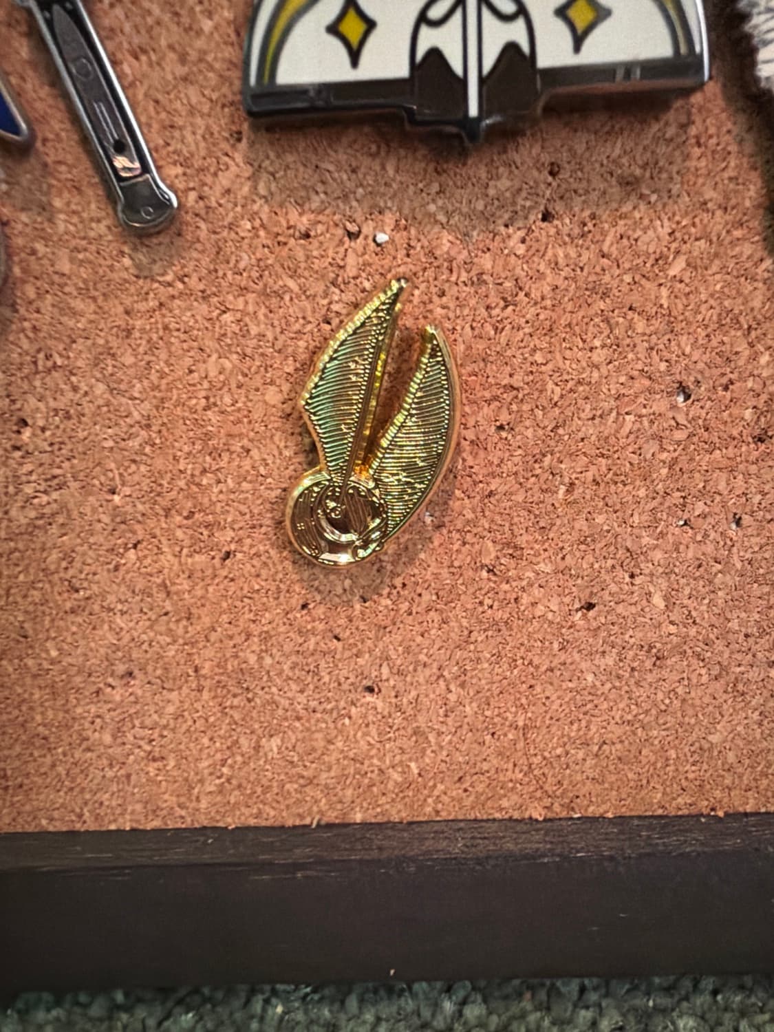 Harry Potter Golden Snitch Pin front