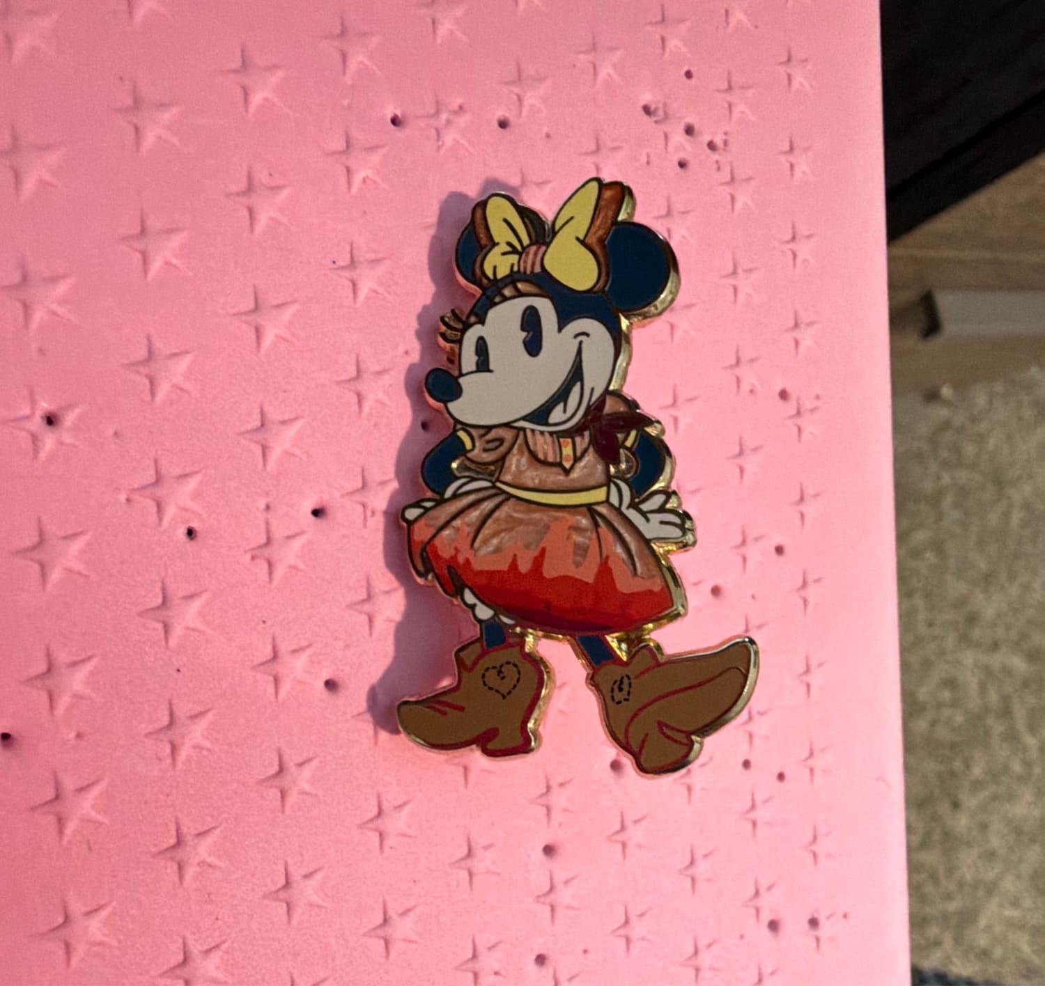 Minnie Mouse The Main Attraction: Big Thunder Mountain Railroad Pin Set front