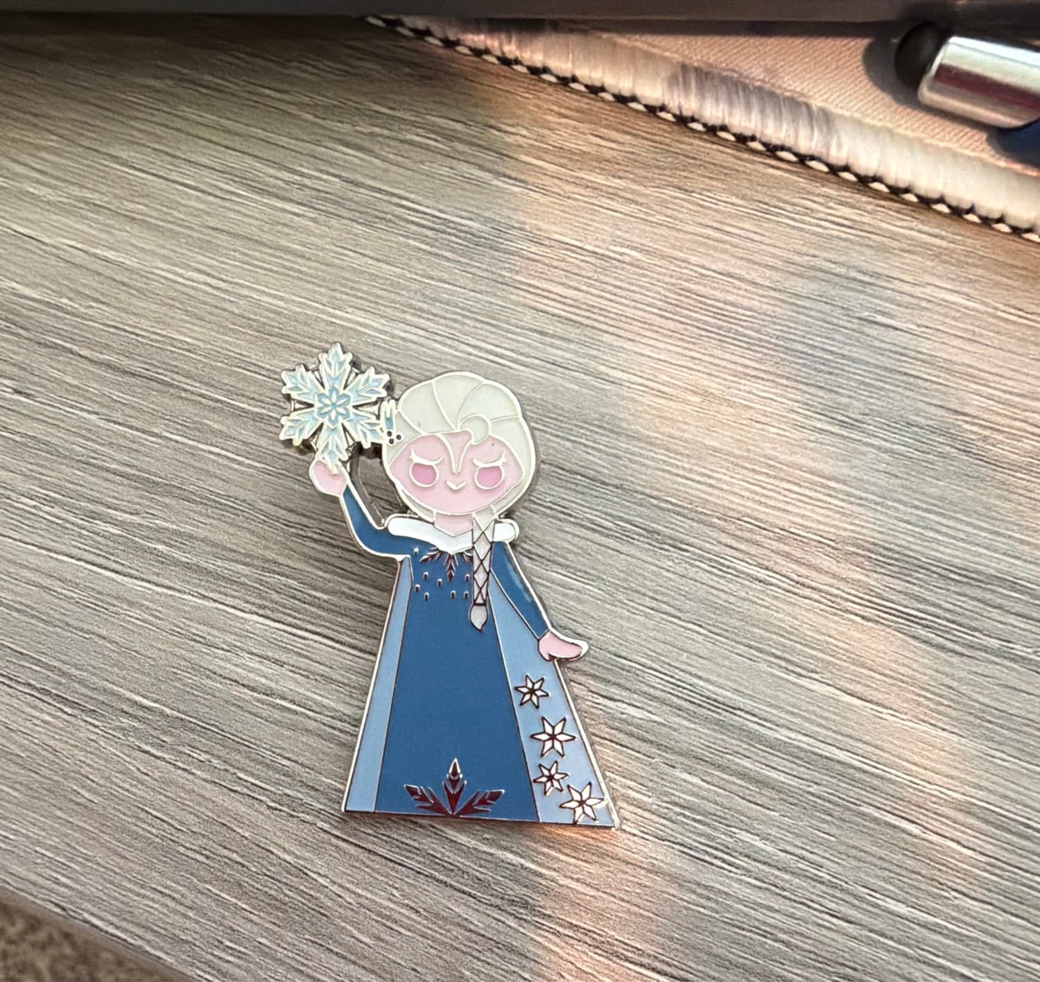 Elsa Frozen Journey Mystery Collection Pin front