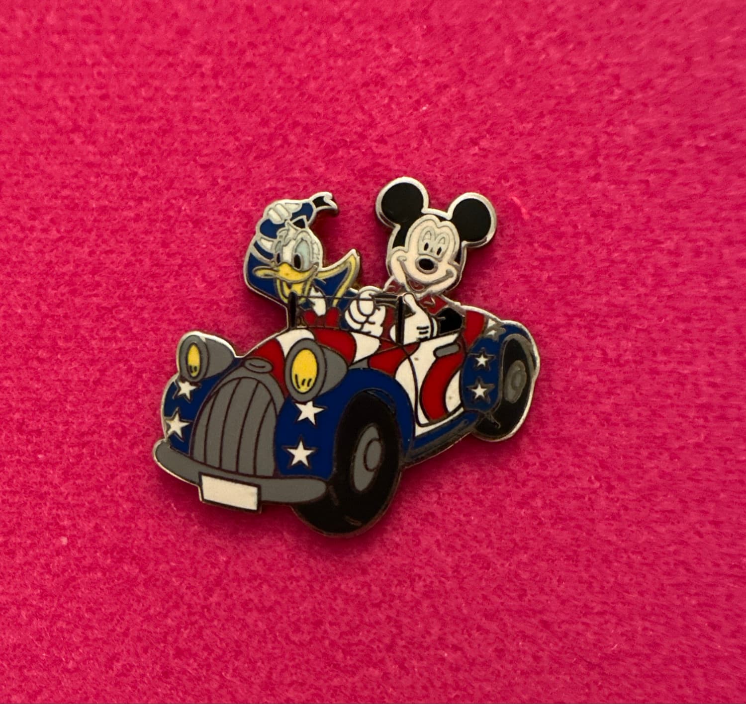 Disney's Americana Deluxe Starter Set 2008 - Mickey & Donald in Patriotic Car ONLY front