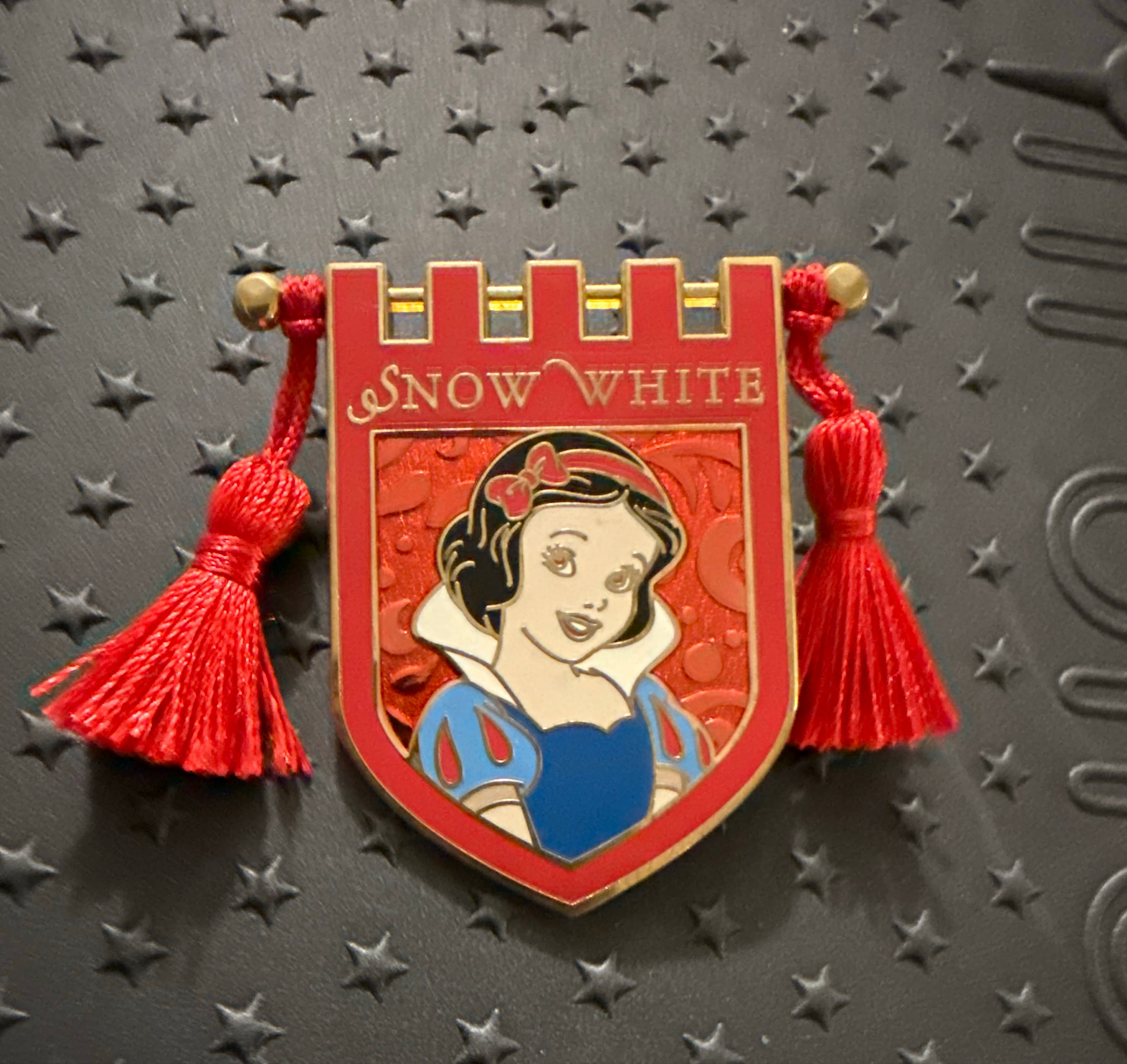 Princess Snow White Crest Banner with Tassels Pin