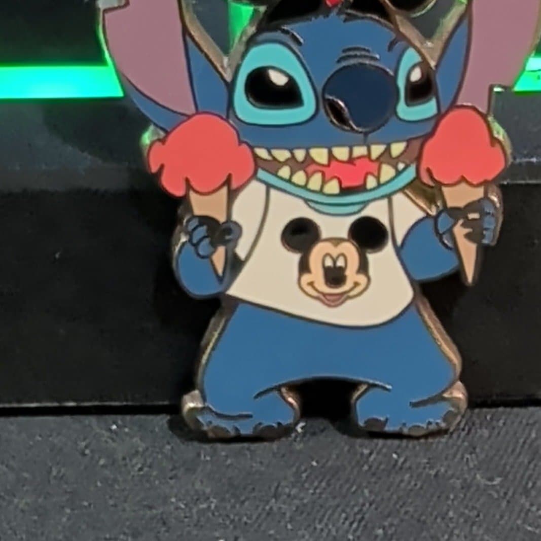 Tourist Stitch with Ice cream front