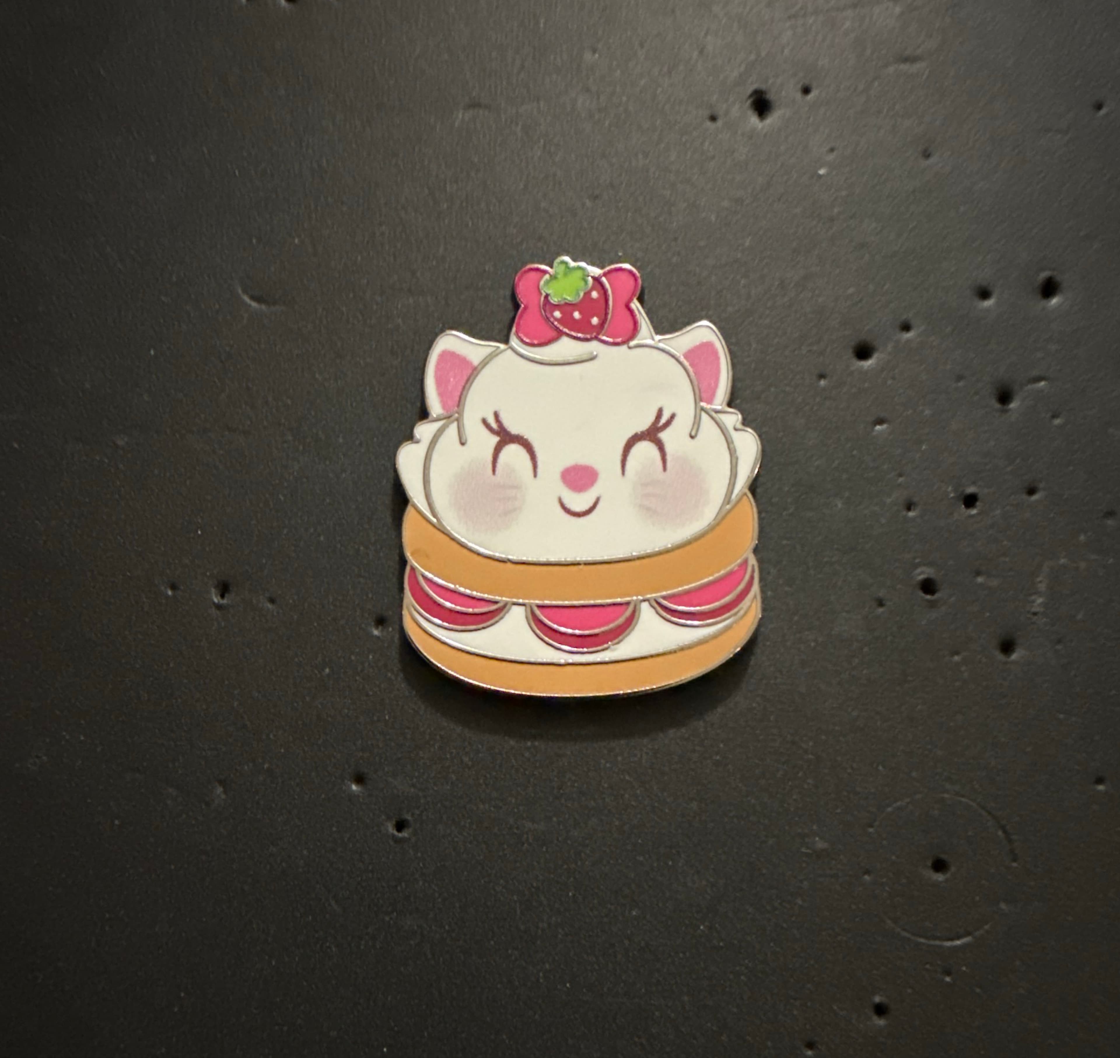 Marie Strawberry Pound Cake - Munchlings Mystery Collection (Series 4)