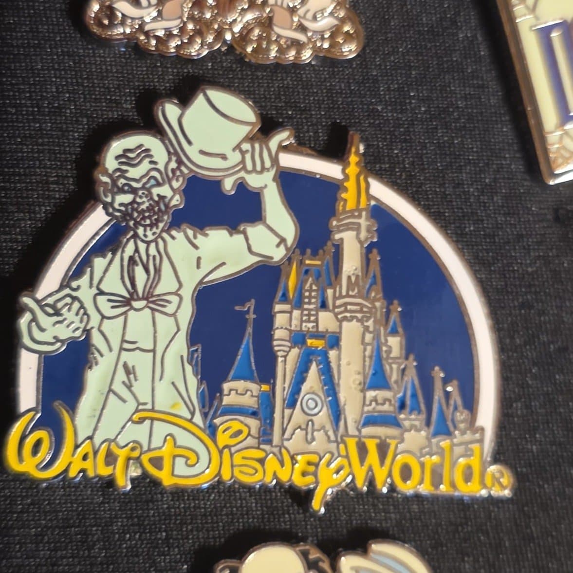 Ezra Hitchhiking Ghost by Cinderella's Castle - Walt Disney World Haunted Mansion Trading Pin
