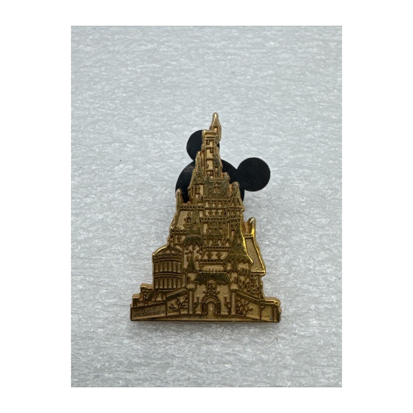 Beast's Castle, a 2002 Walt Disney World Cast Lanyard pin