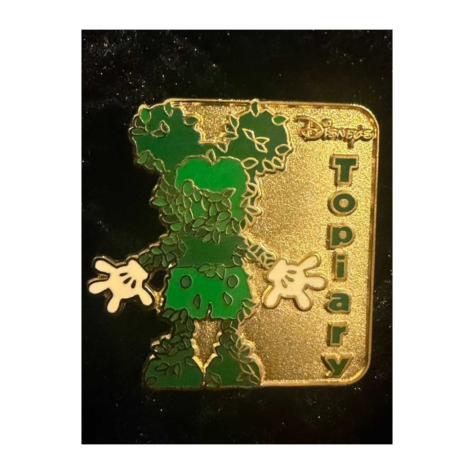 Mickey Mouse Gold Topiary, a 2002 Walt Disney World Cast Lanyard pin