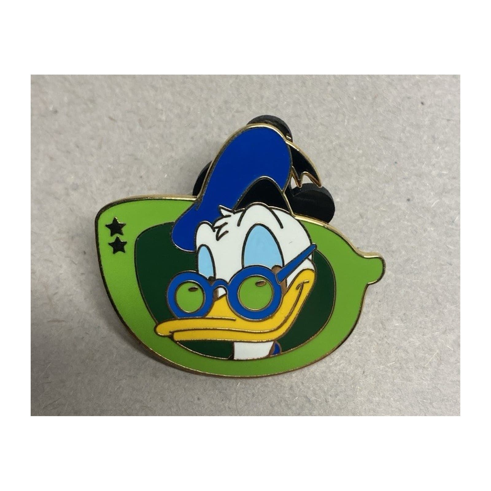 Donald Duck Sunglasses, a 2002 Walt Disney World Cast Lanyard pin