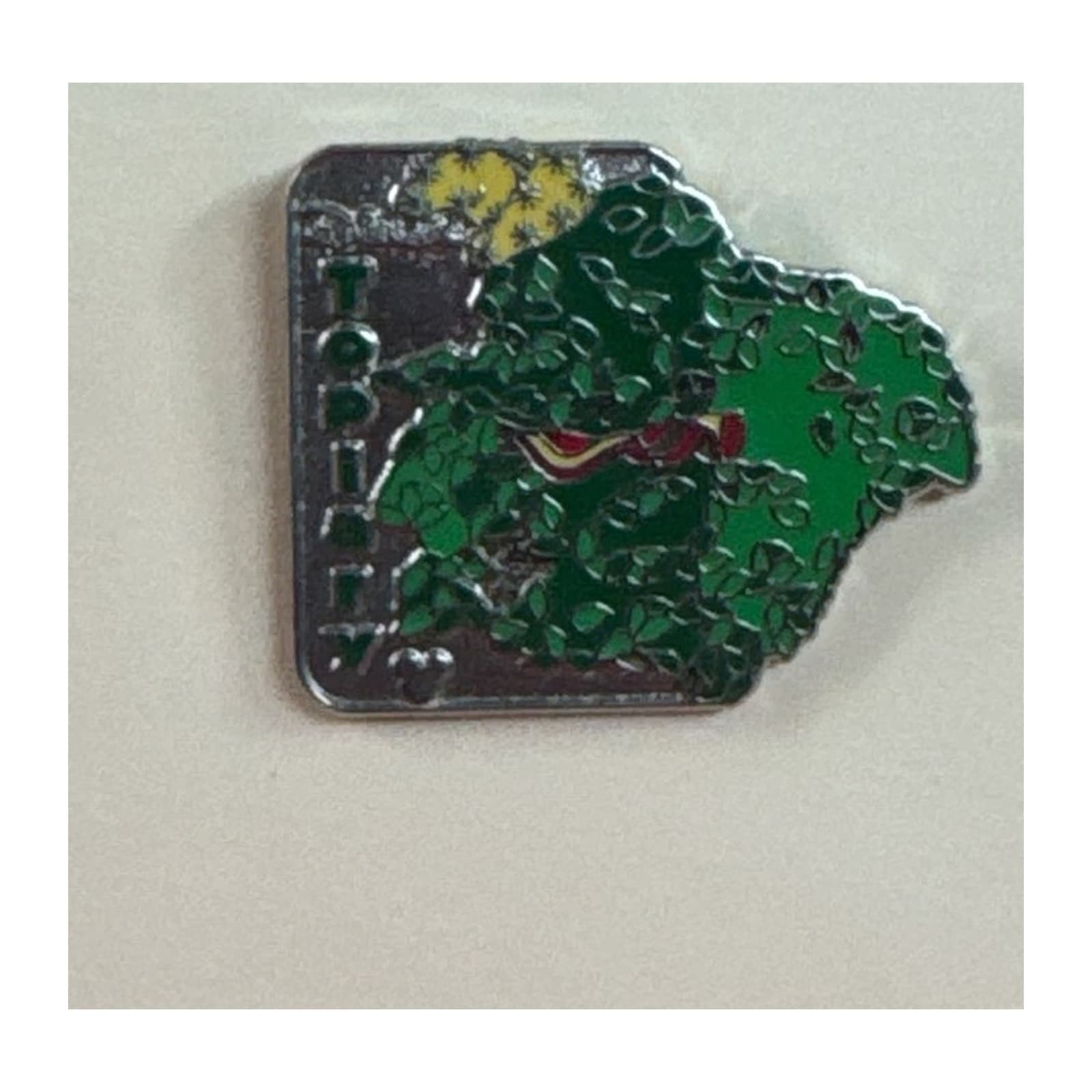 Dumbo Gold Topiary, a 2002 Walt Disney World Cast Lanyard pin