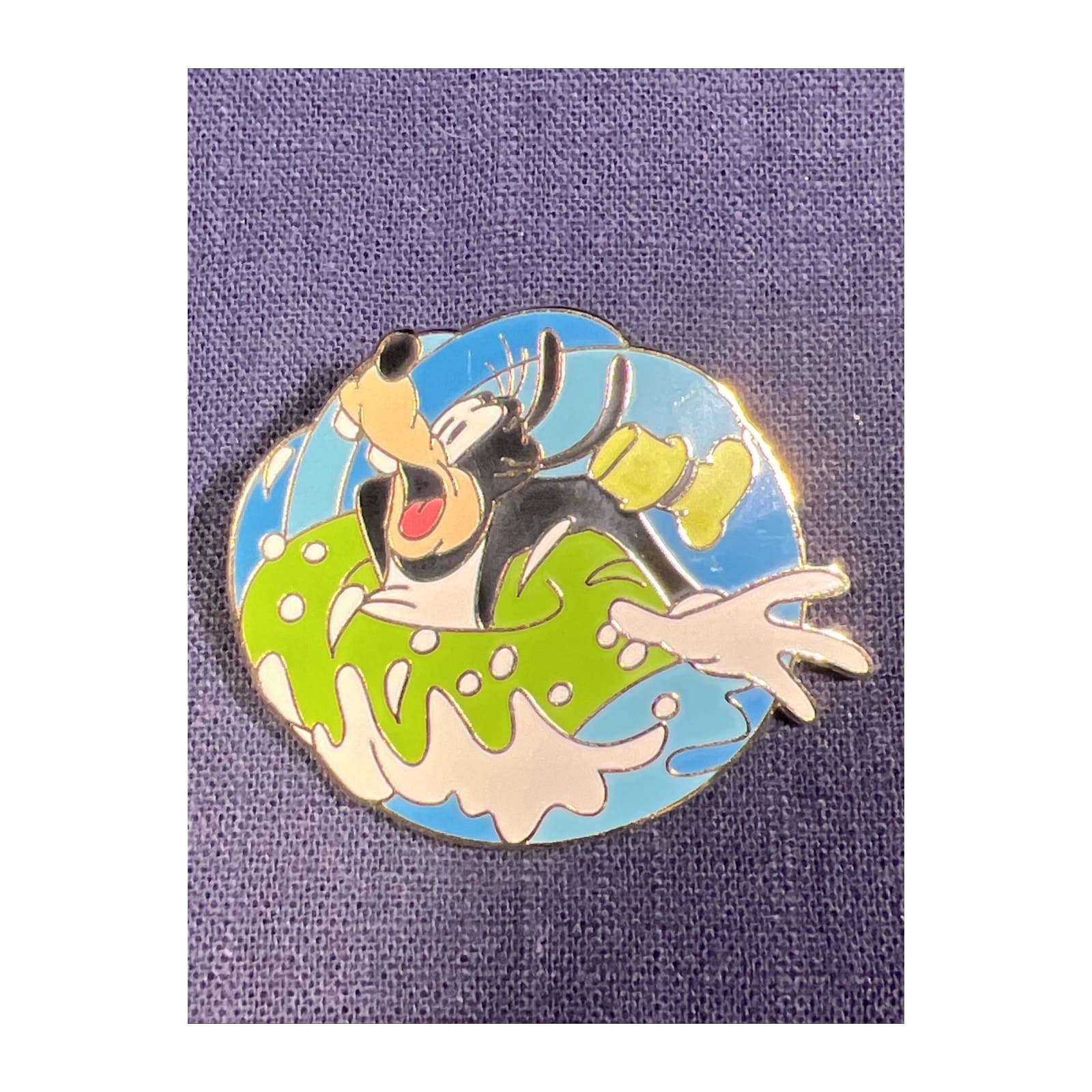 Goofy Inner Tube, a 2002 Walt Disney World Cast Lanyard pin