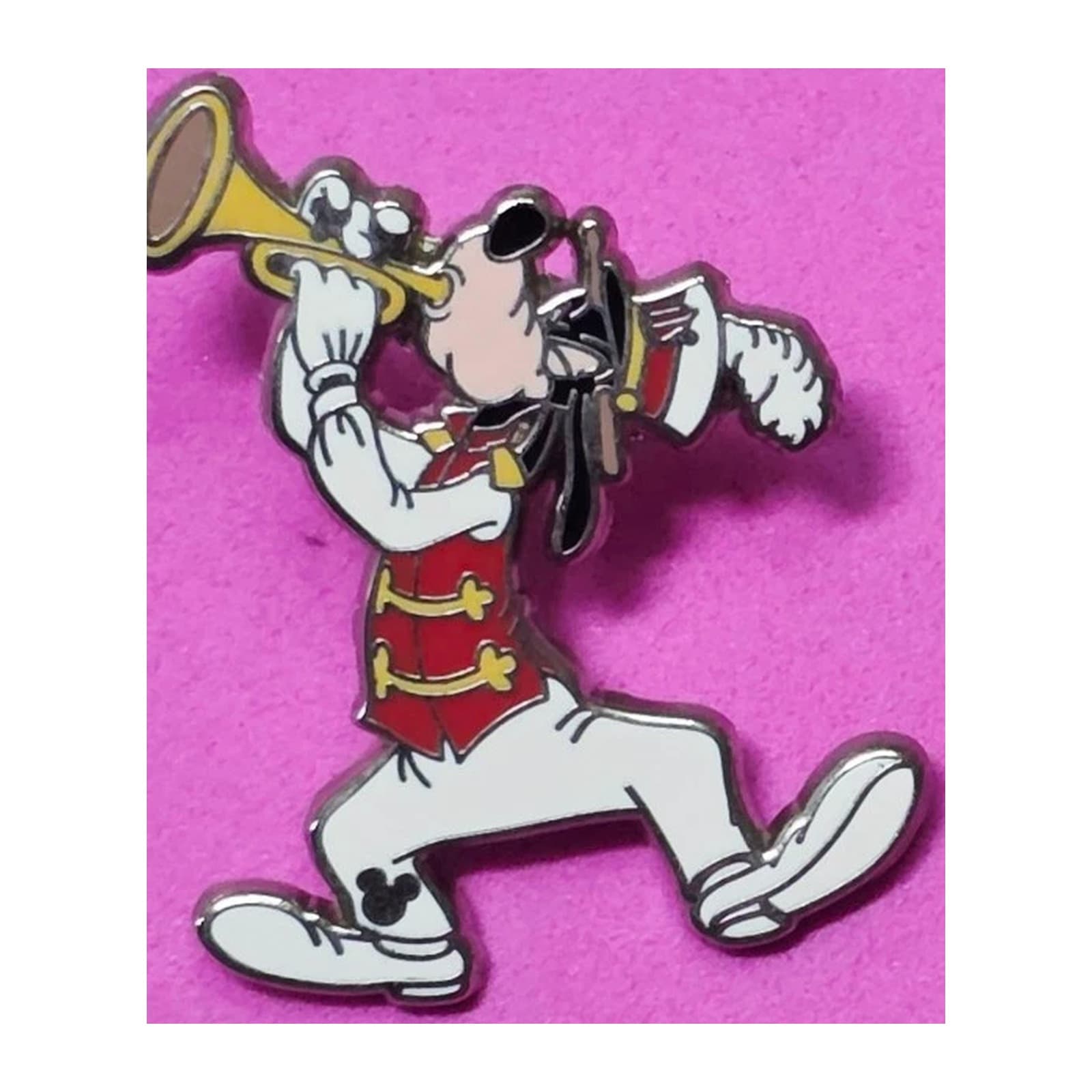 Goofy with Trumpet front