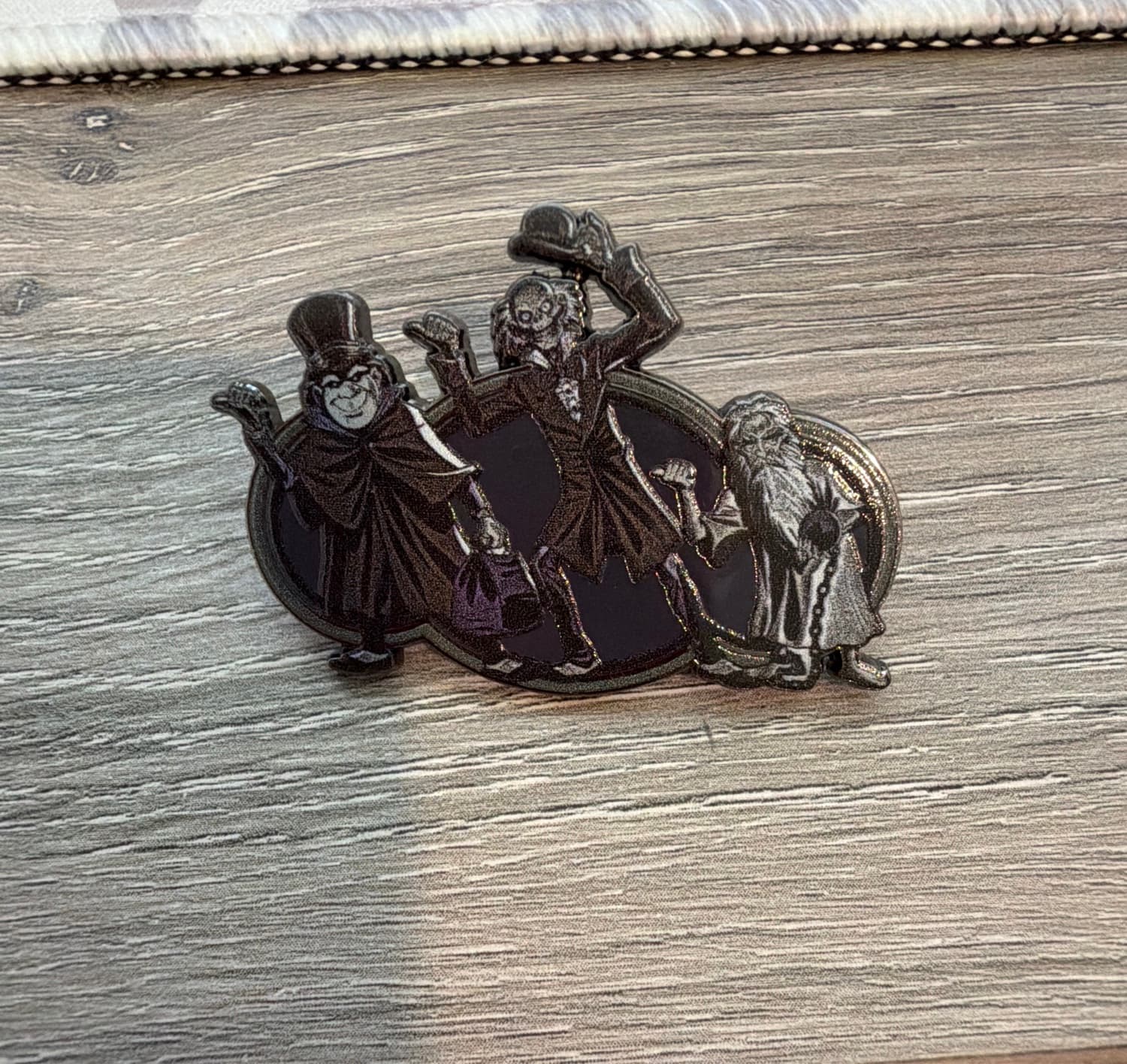 Disney Haunted Mansion Pin - Hitchhiking Ghosts