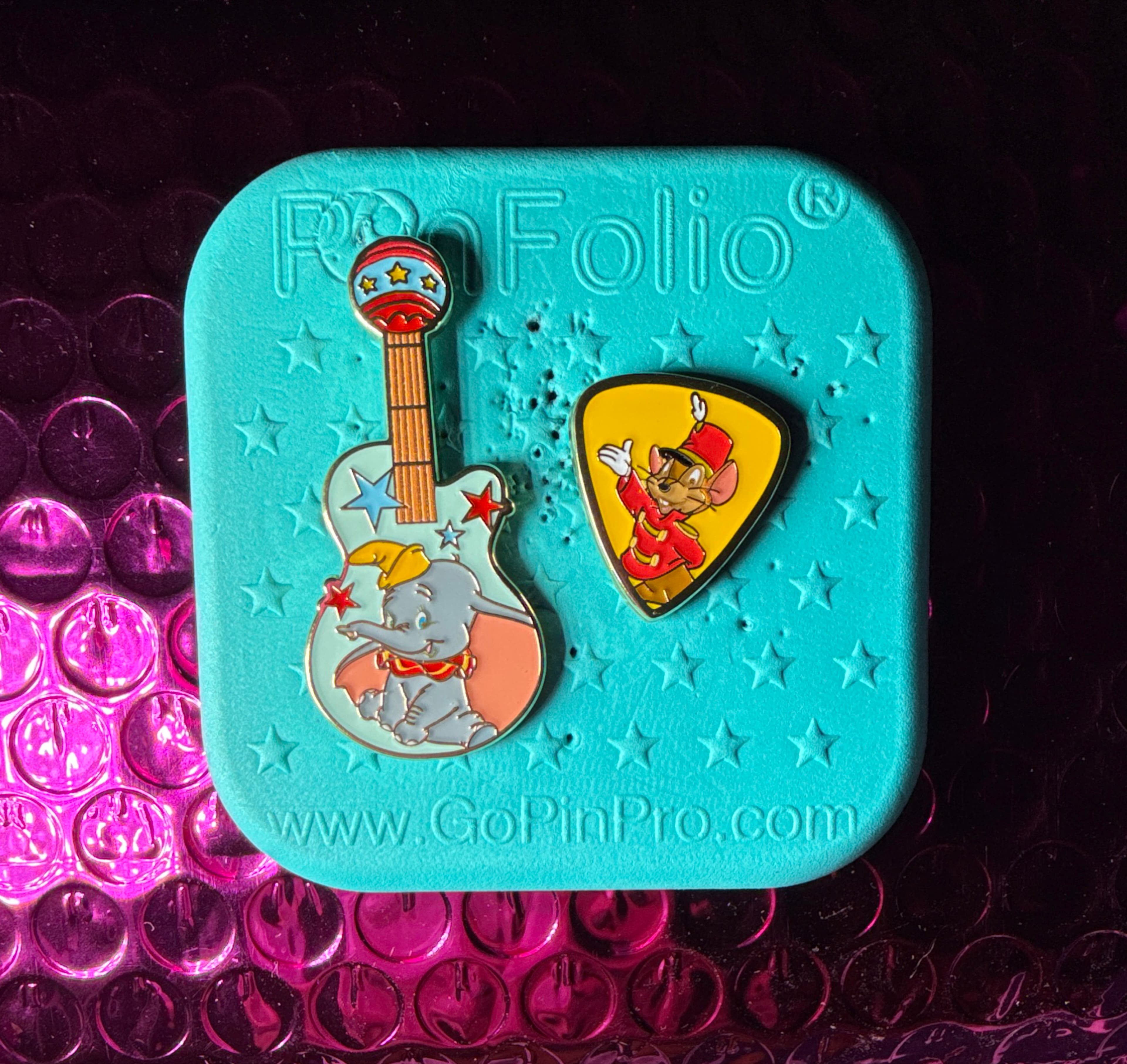 Dumbo Guitar Pin