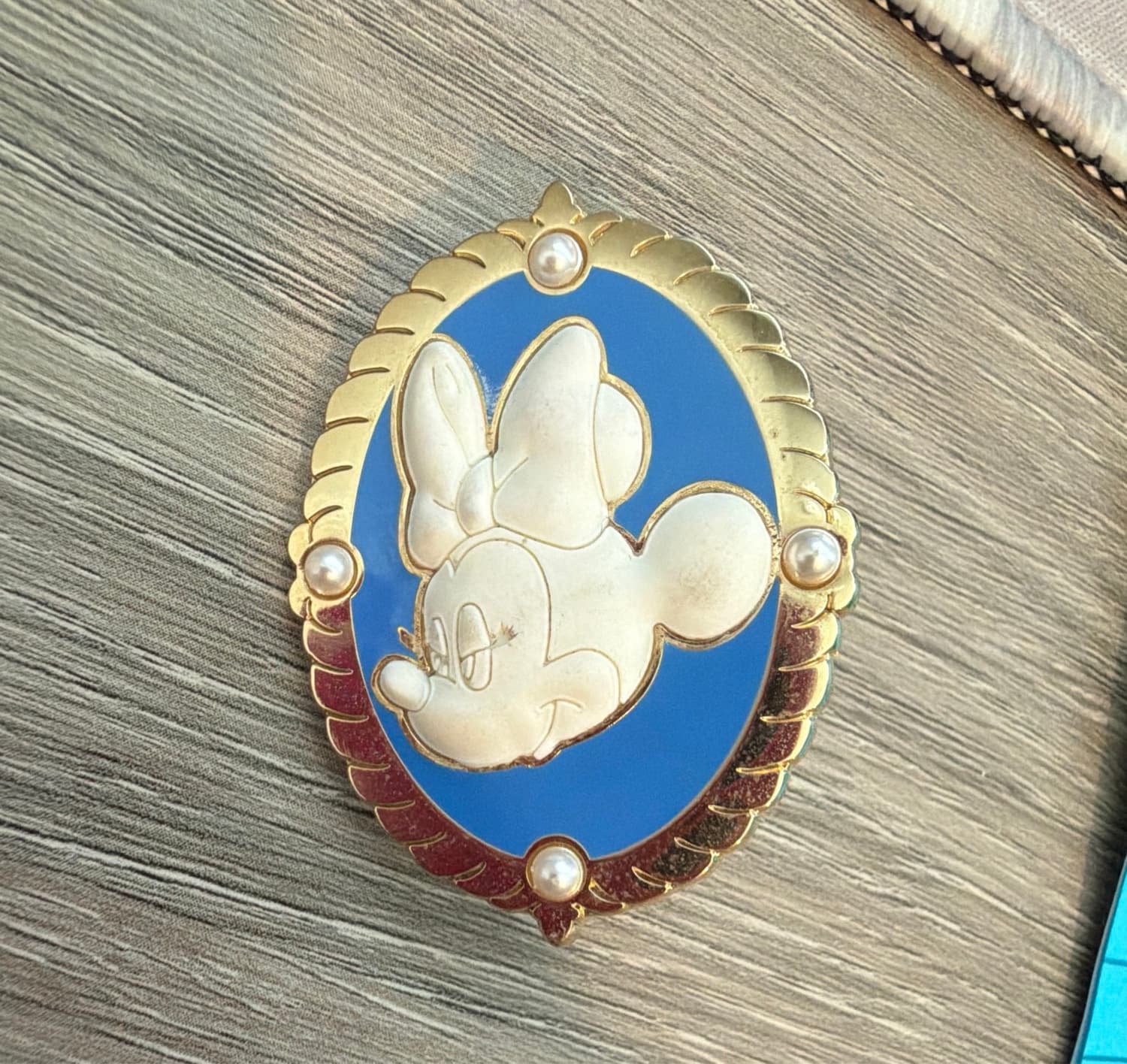 Minnie Mouse Cameo Blue Oval with Pearl Like Jewels Pin