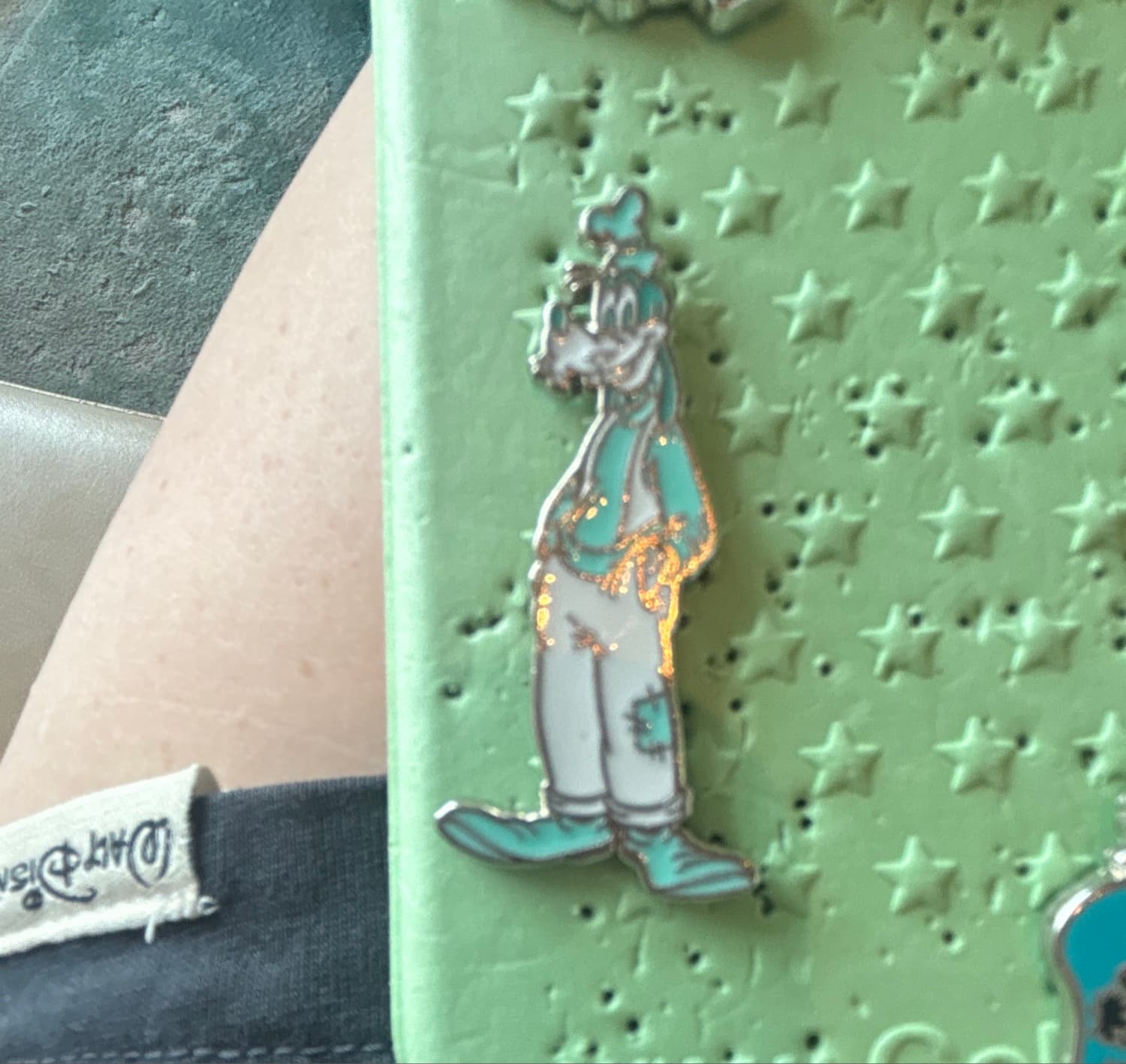 WDW - 2010 Hidden Mickey Series - Good - Goofy Pin