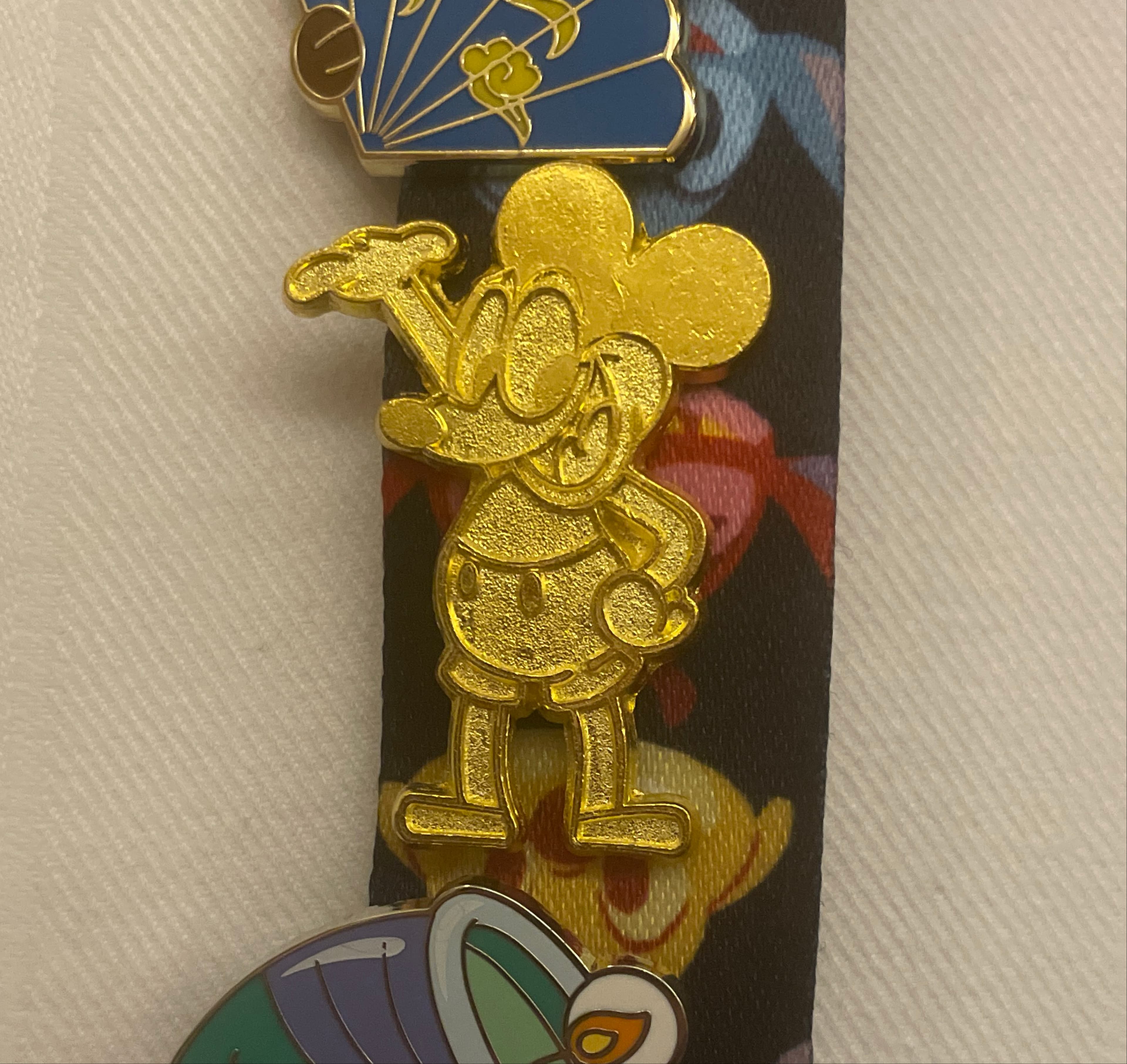 Standing Mickey Mouse Gold front