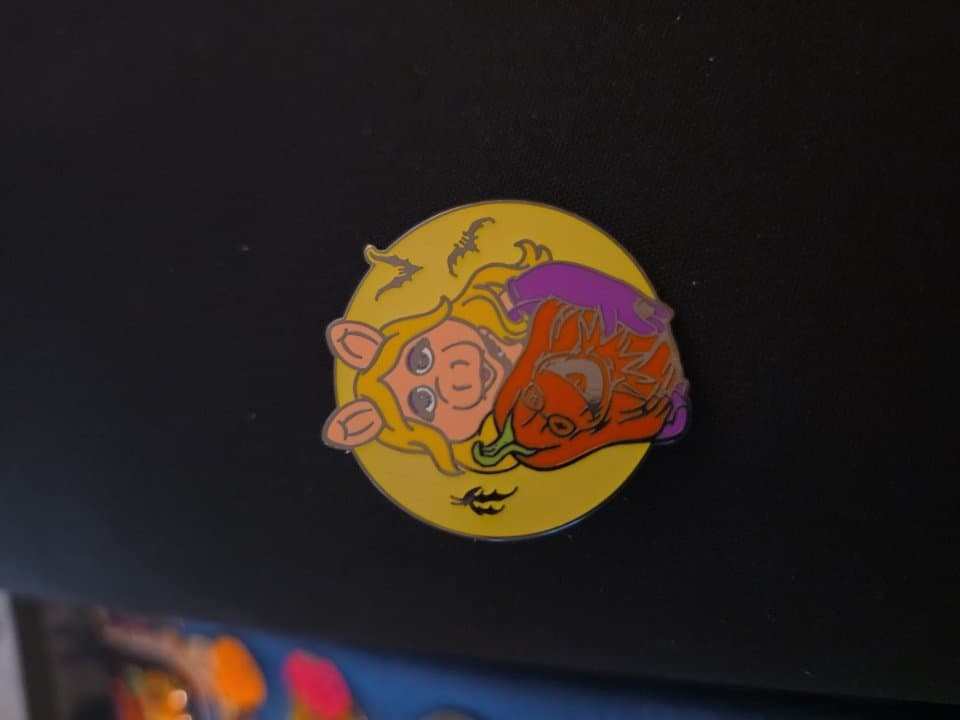 Disney Miss Piggy Muppets Halloween Glow in the dark 2024 Pin