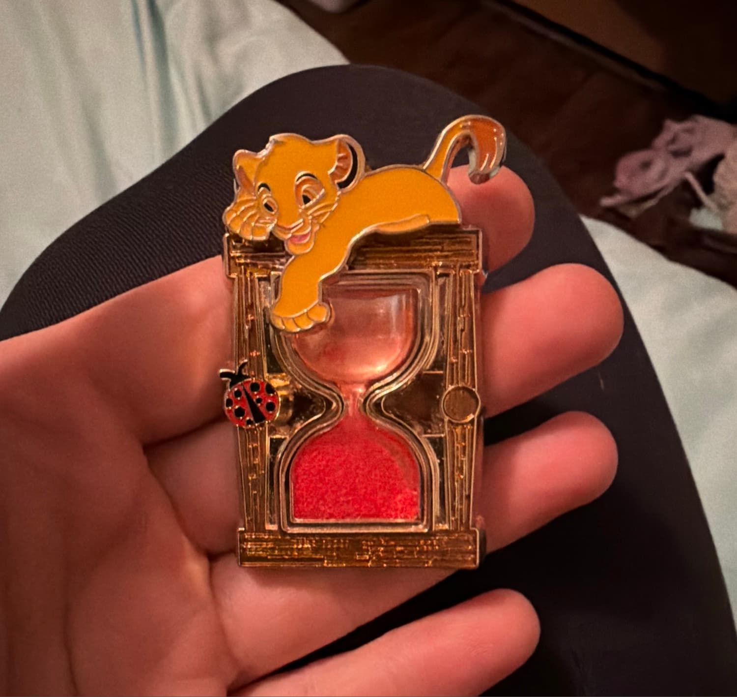 Simba Turn Over Time Hourglass Pin front