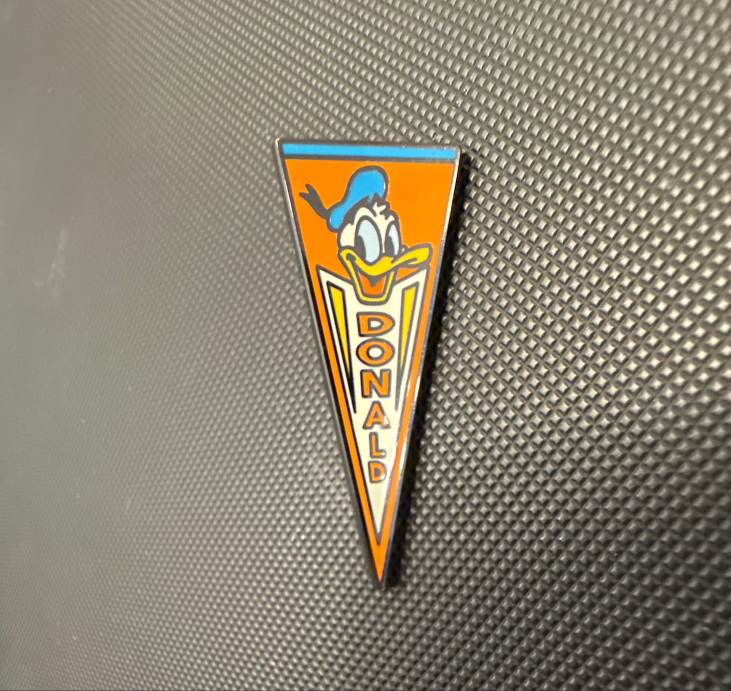 Donald Duck Head Pennant Pin with Vertical Name