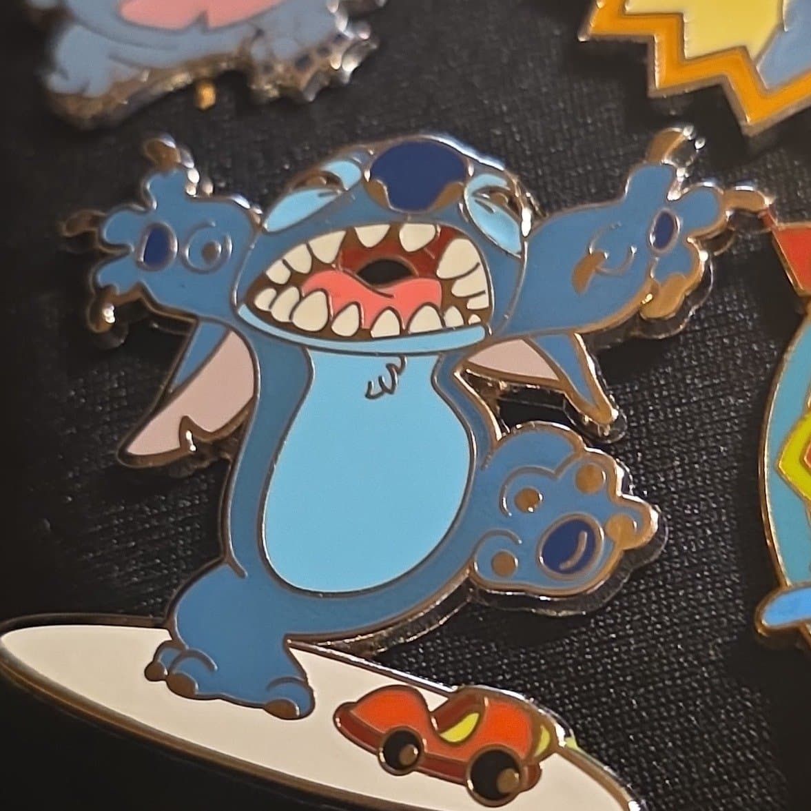 Walt Disney World Lilo & Stitch 2009 Stitch Godzilla Stomping on Car Pin