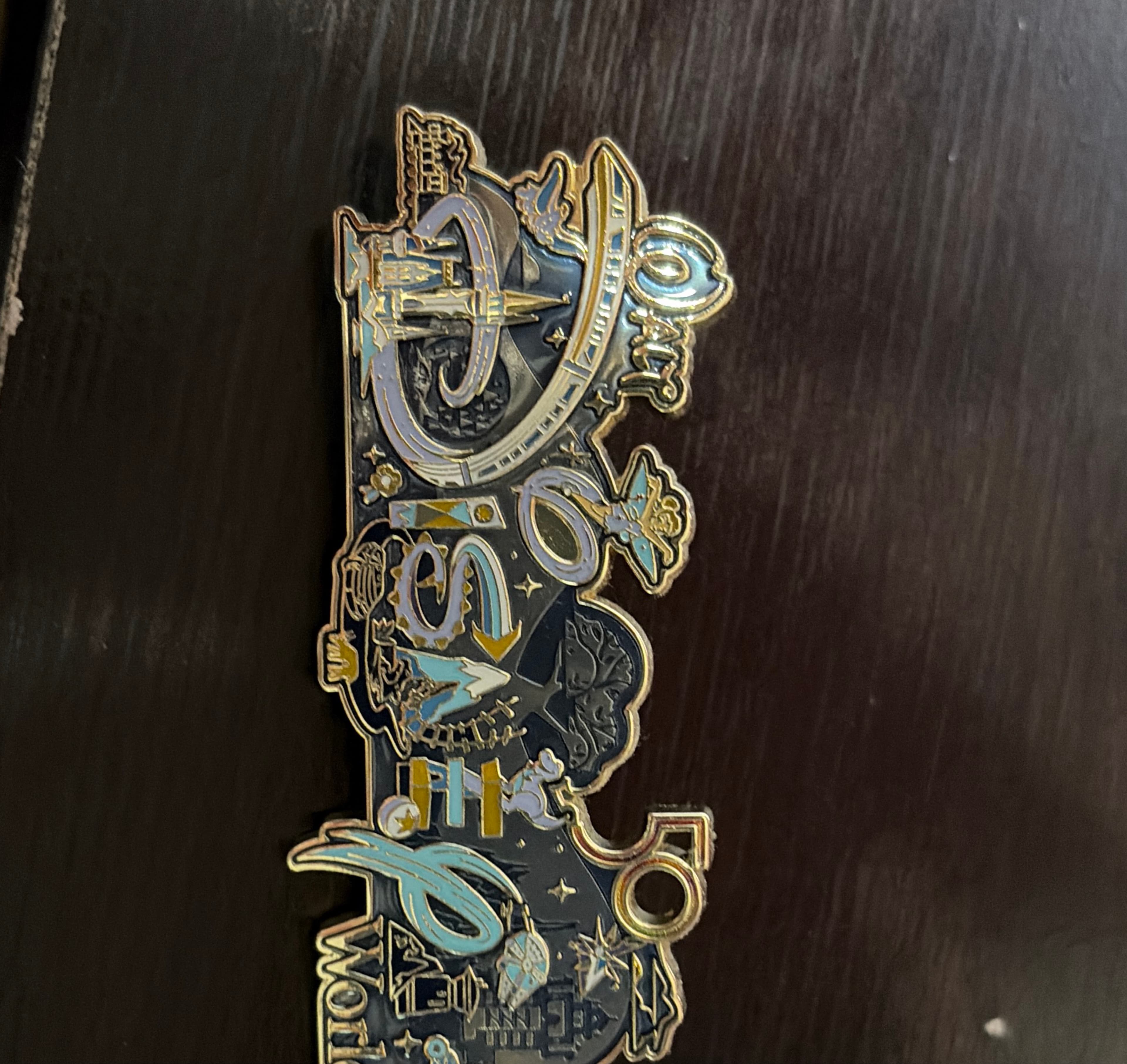 Walt Disney World 50th Anniversary Parks Icon Mini Jumbo Pin front
