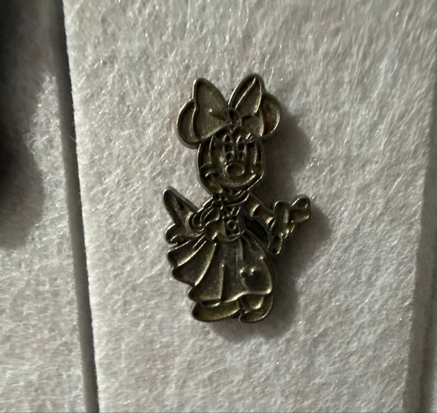 Tokyo Disneyland Bronze Sculpted Statues - Minnie Mouse with Clasped Hands front