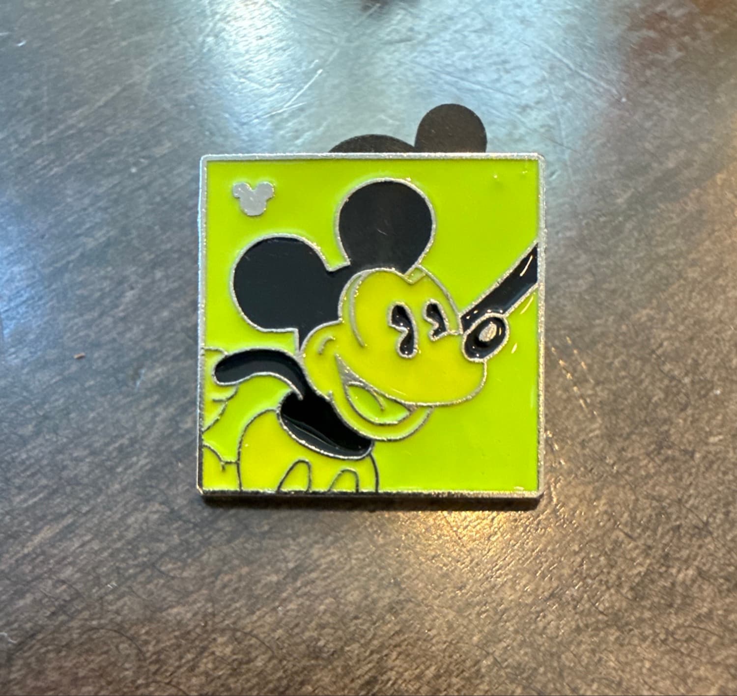 WDW Hidden Mickey Series 2010: Pie-eyed Neon Mickey - Lime Green and Yellow