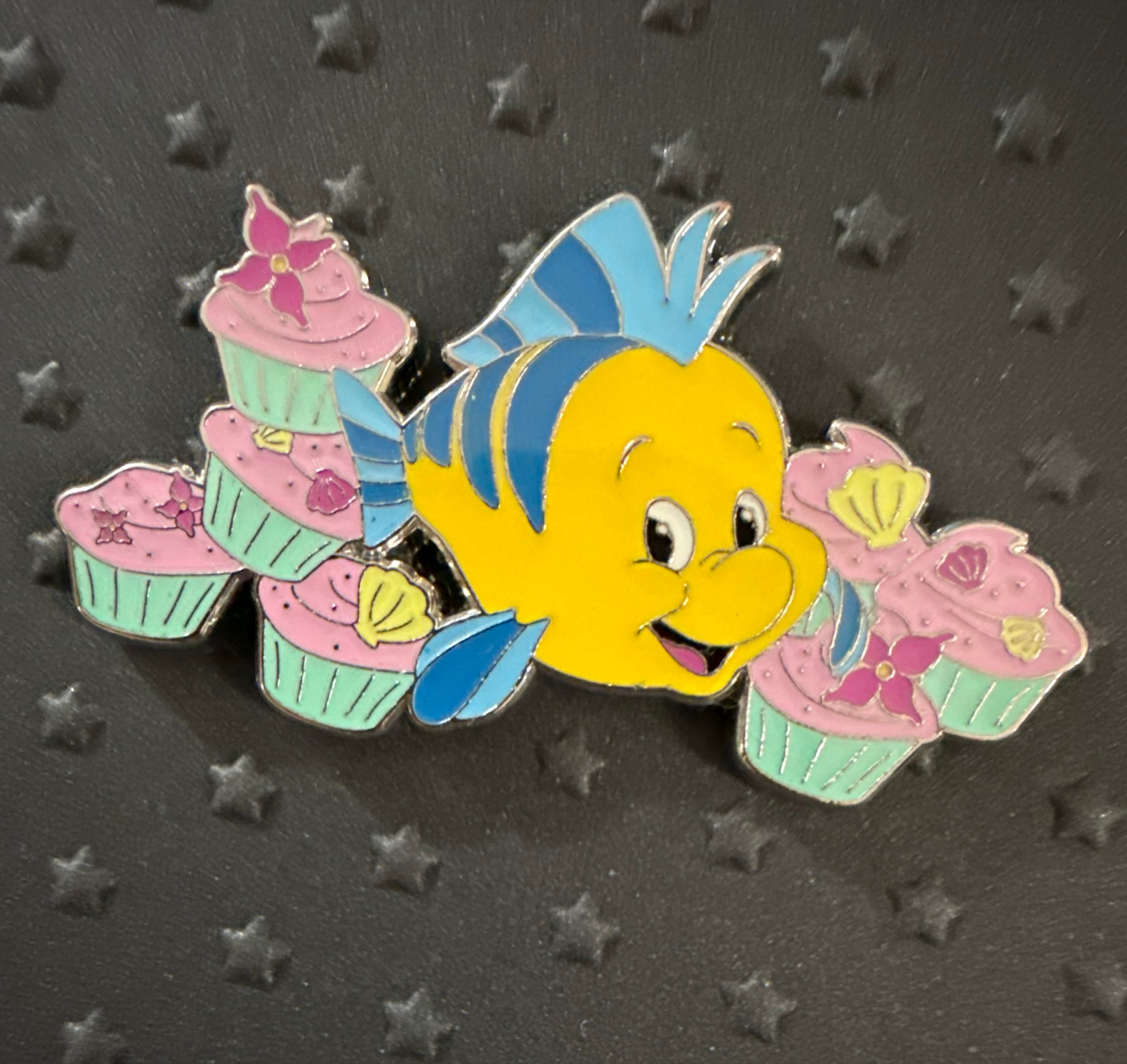 Loungefly - Flounder with Cupcakes - Princess Sidekicks & Desserts Mystery Pin