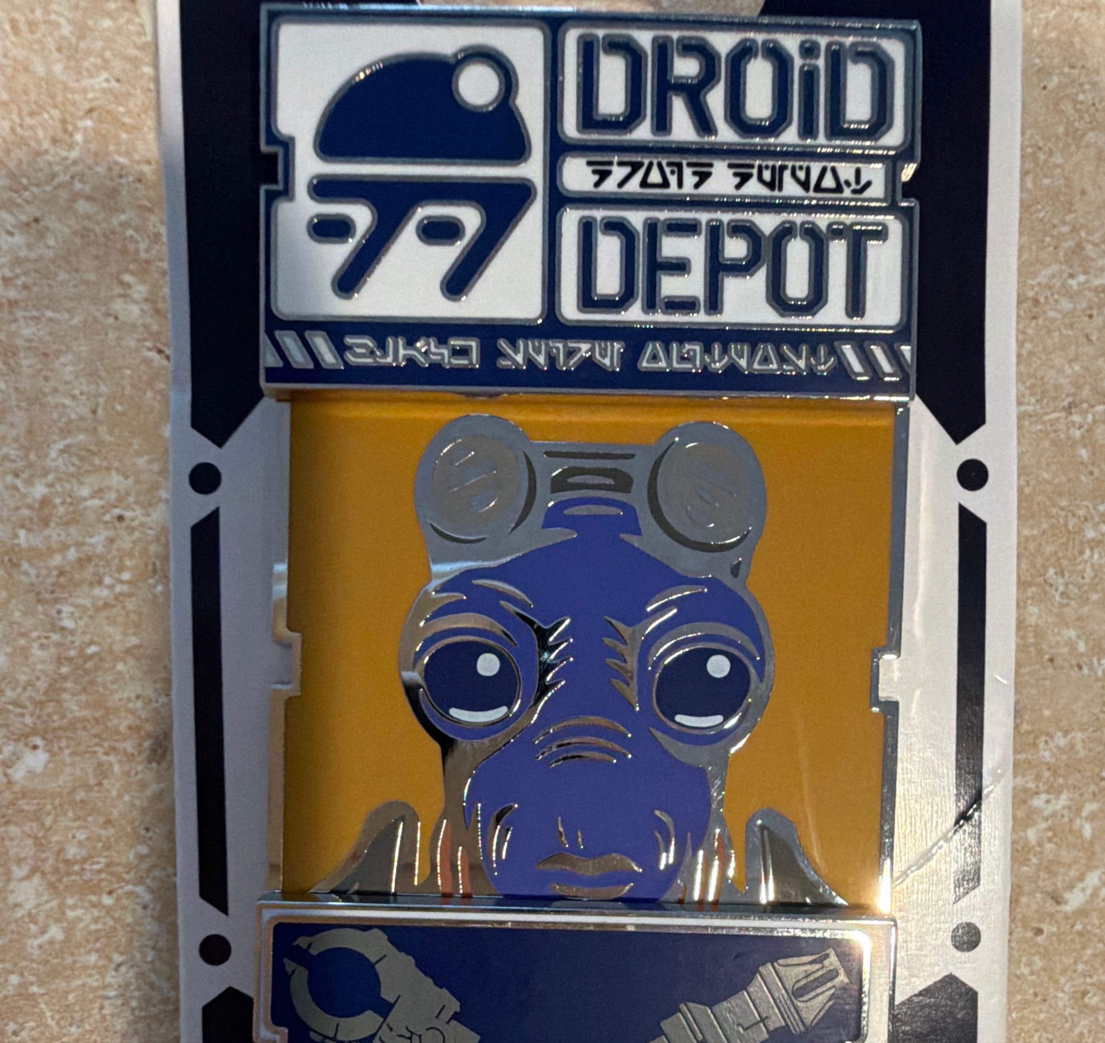 Mubo Droidsmith - Droid Depot Pin