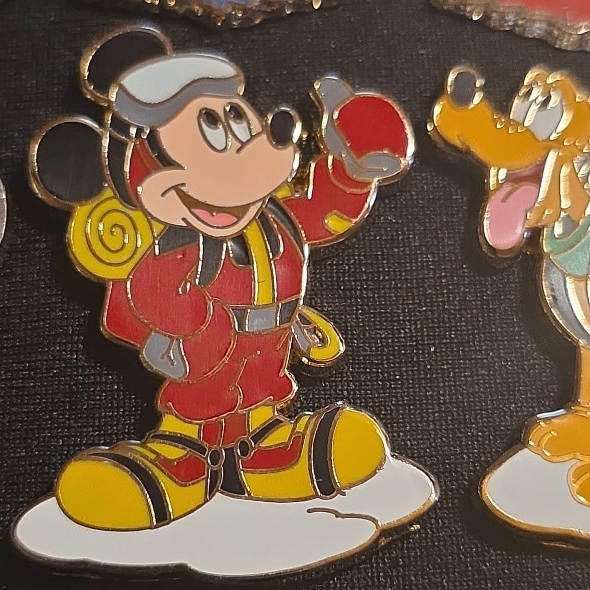 Disney Expedition: PINS - Mountain Rock Climber Mickey Mouse Pin front