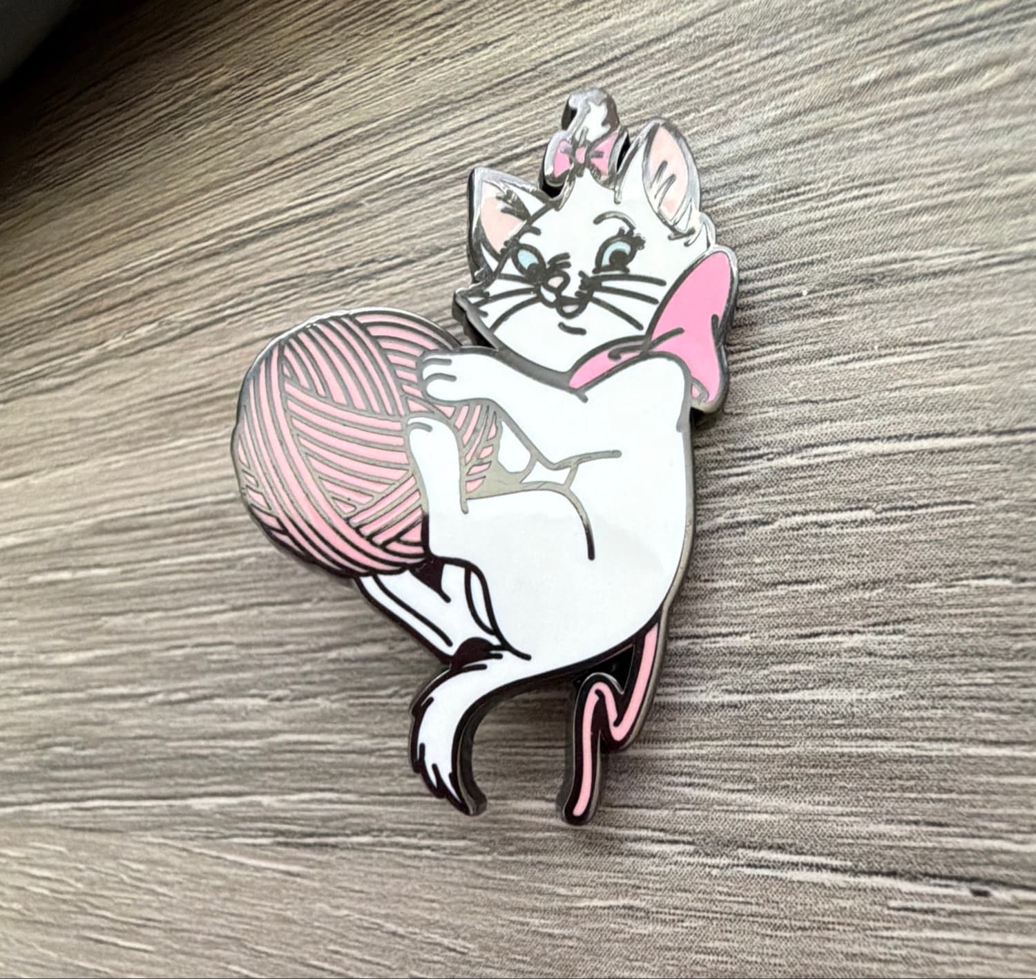 Loungefly Disney The Aristocats Yarn Pin Set - Marie Pin