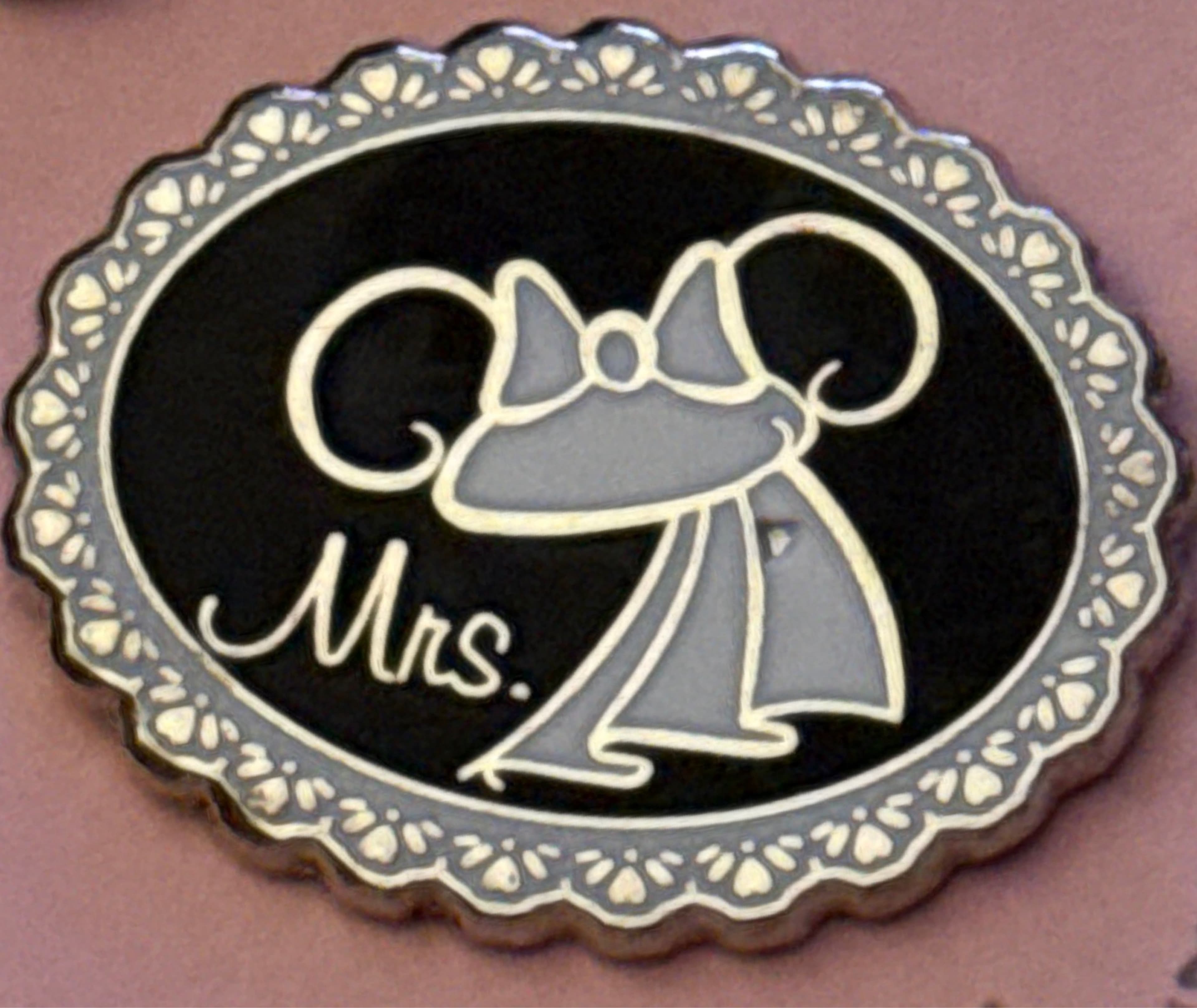 Minnie Mouse Mrs. Wedding Veil